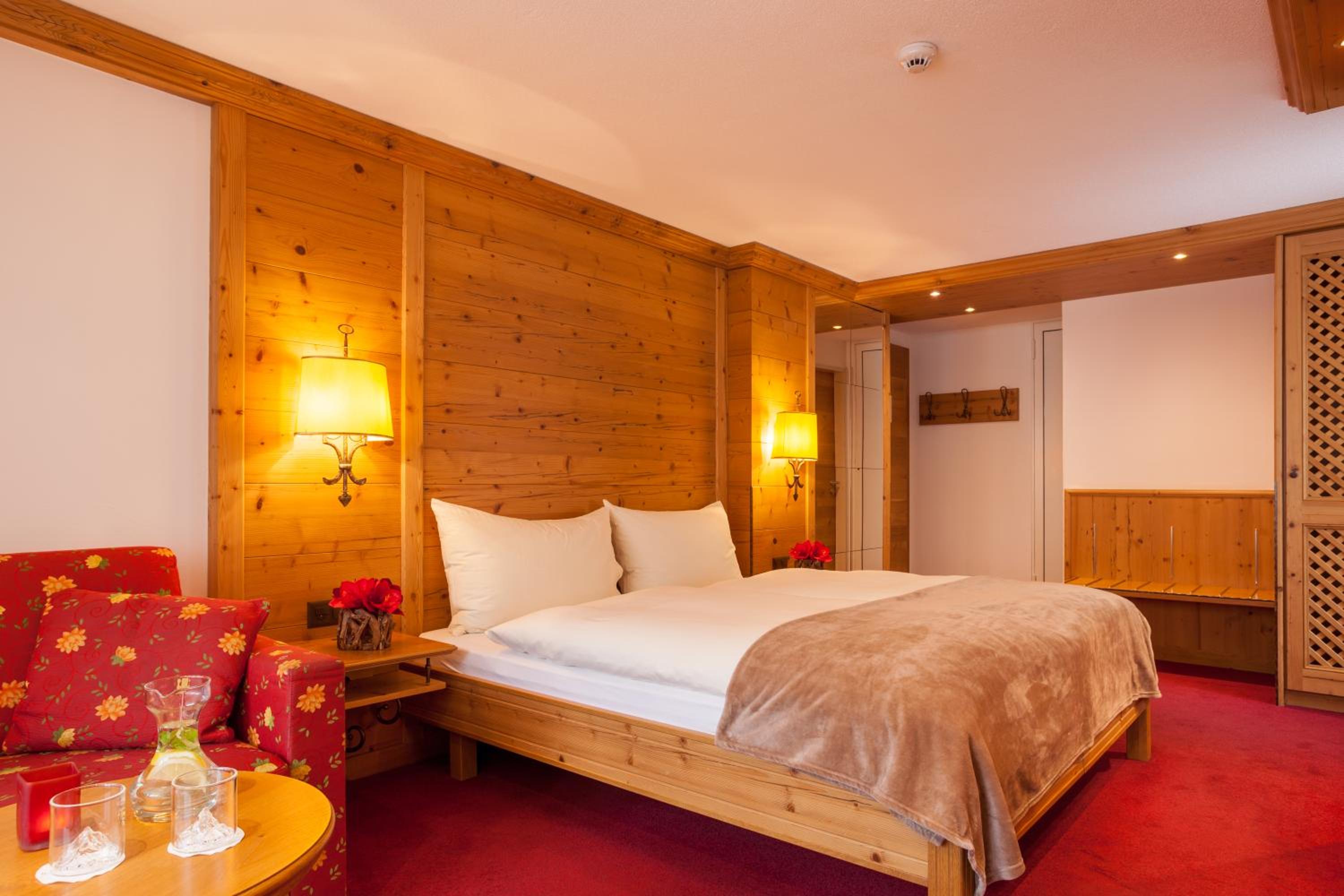 Superior Double Room with Balcony - Photo 4