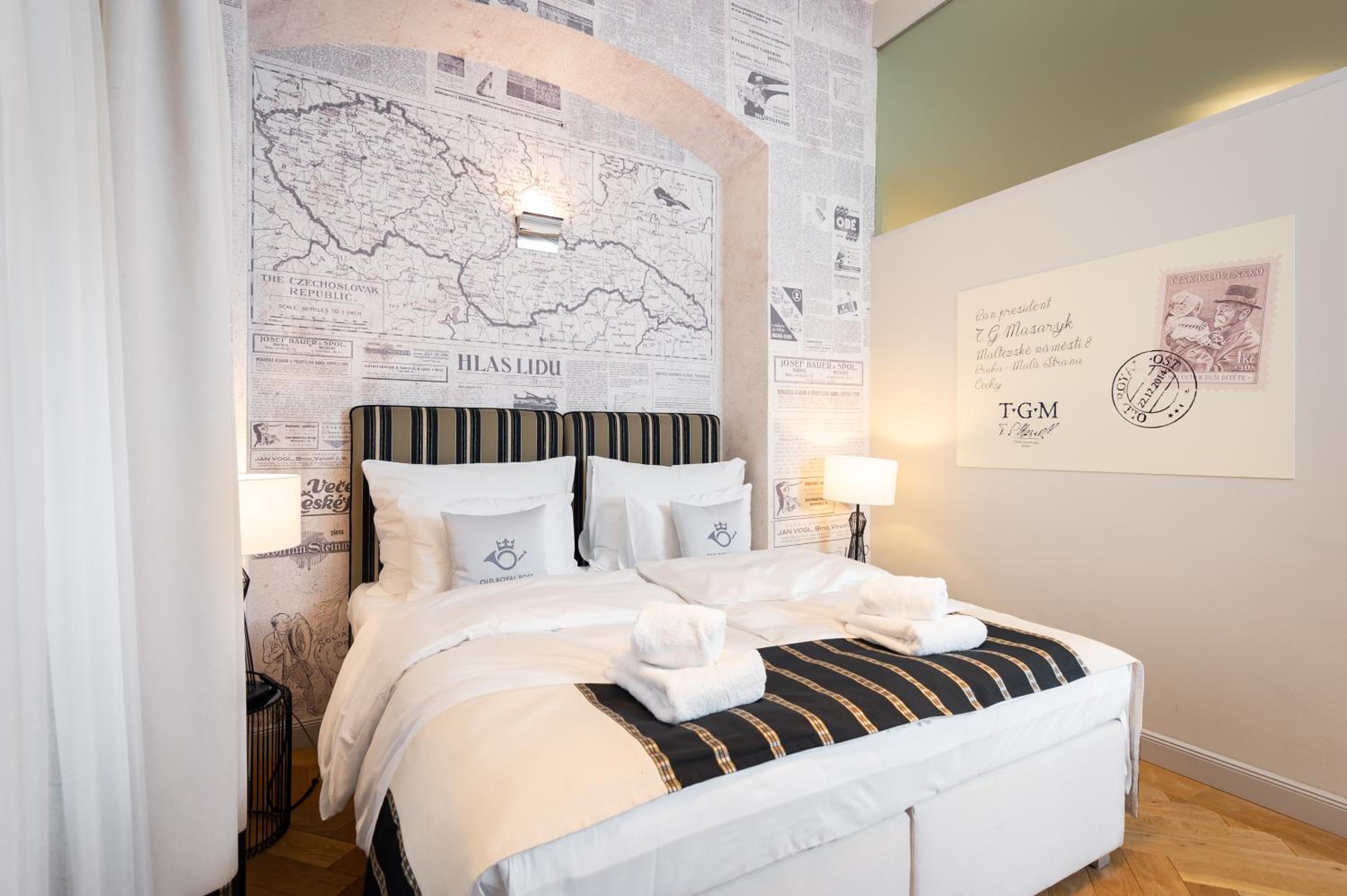 Two-Bedroom Deluxe Apartment with Balcony
