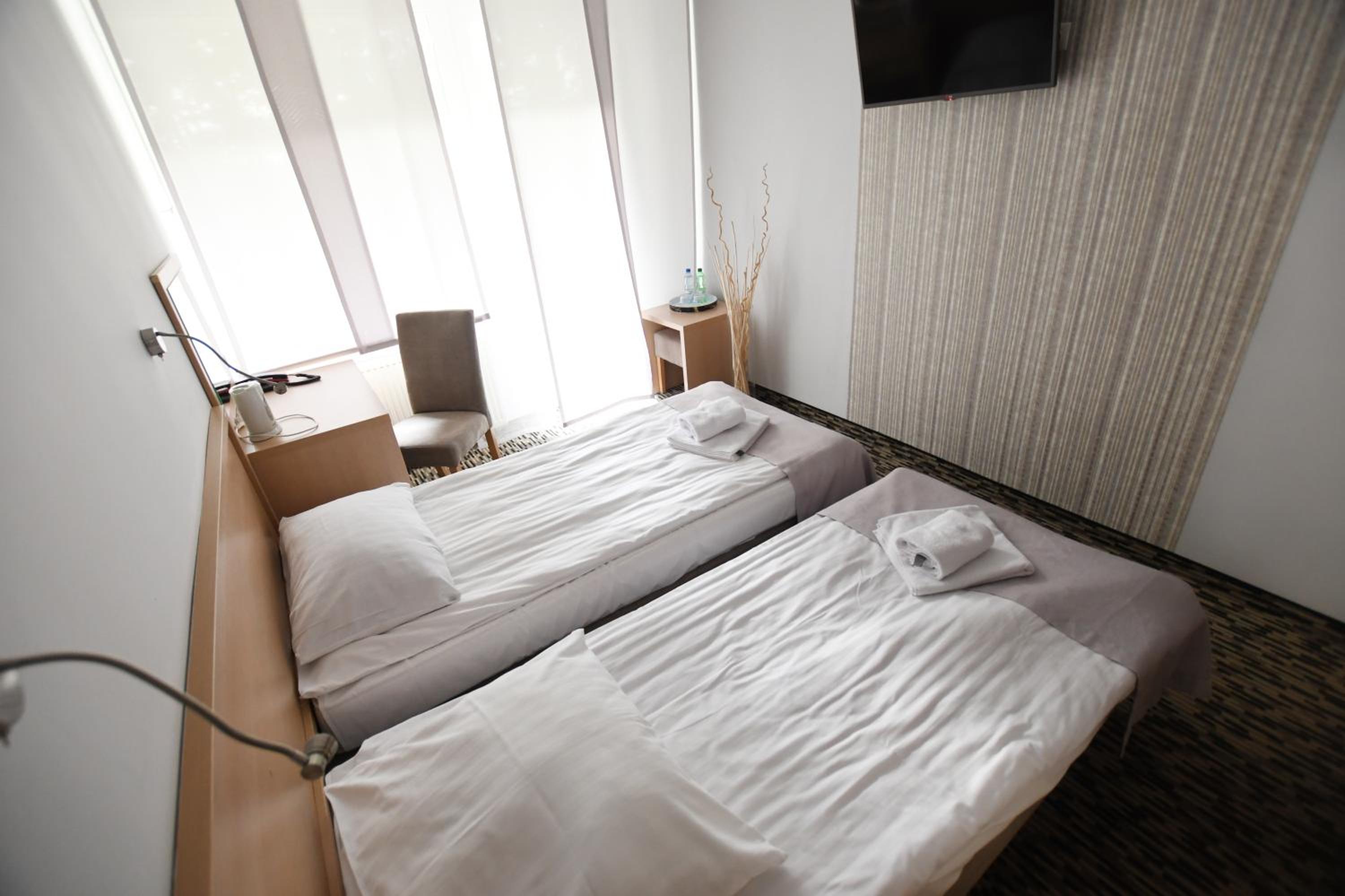Double or Twin Room - Photo 5