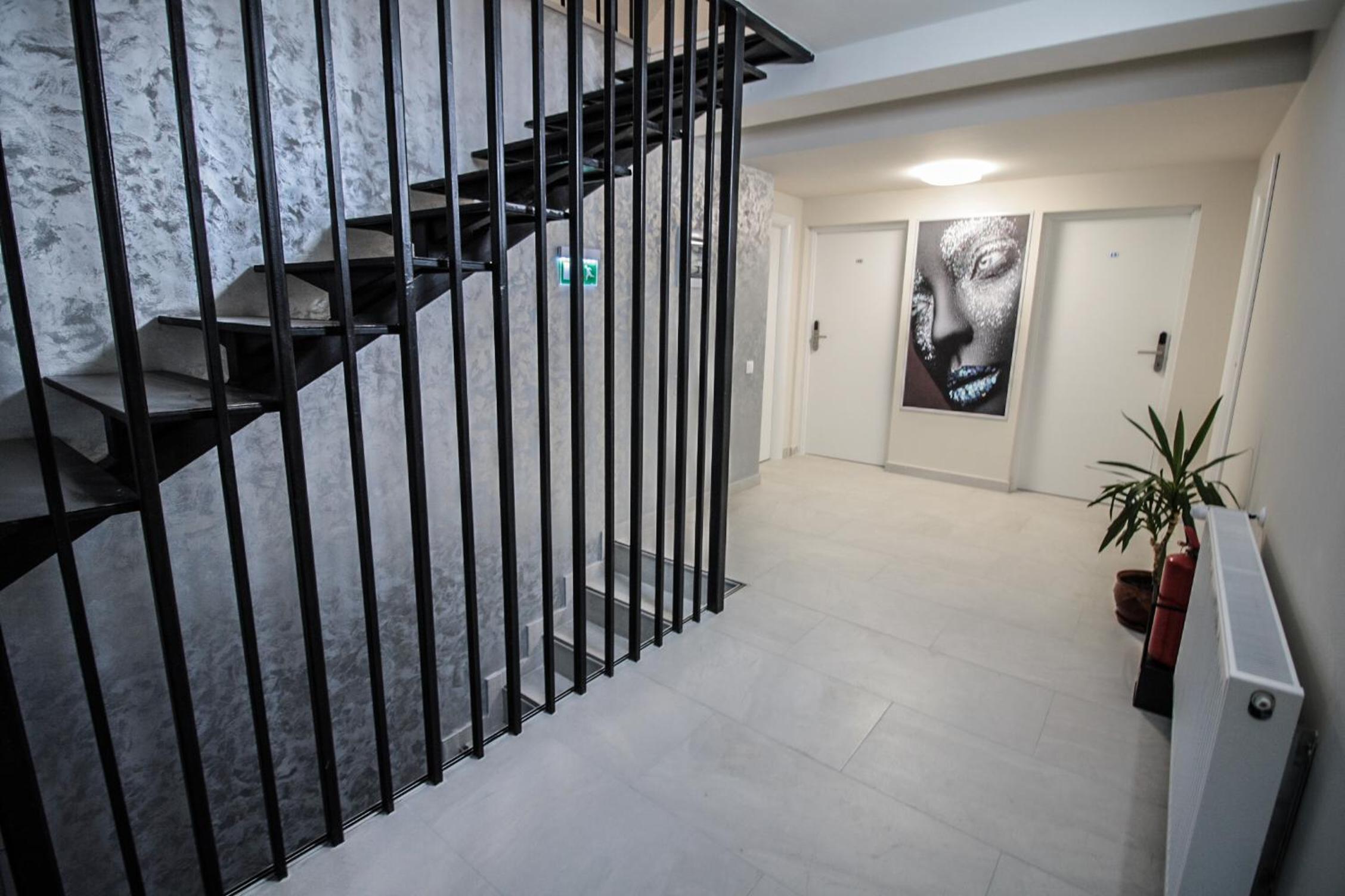 Deluxe Double Room with Balcony - Photo 8
