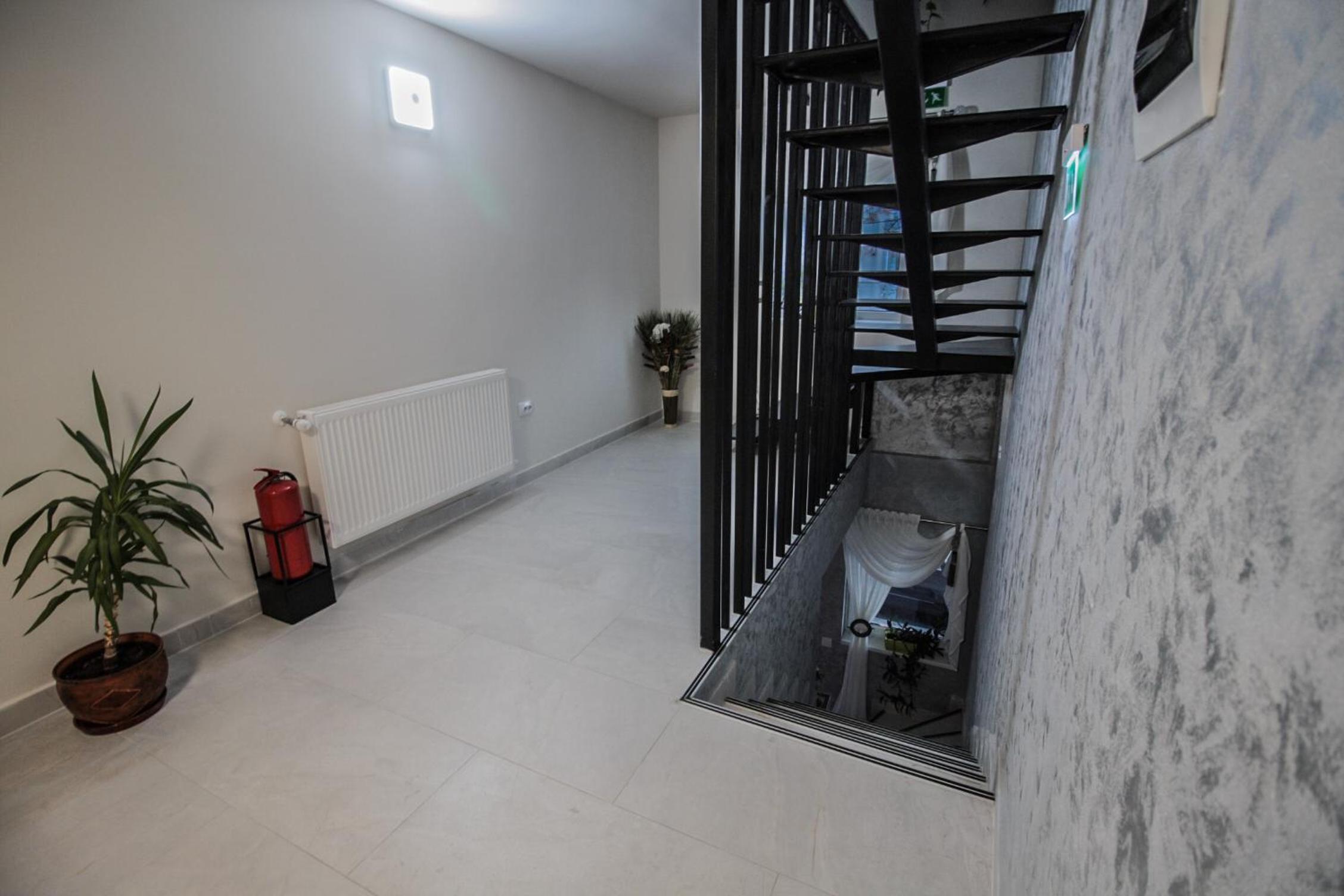 Deluxe Double Room with Balcony - Photo 7