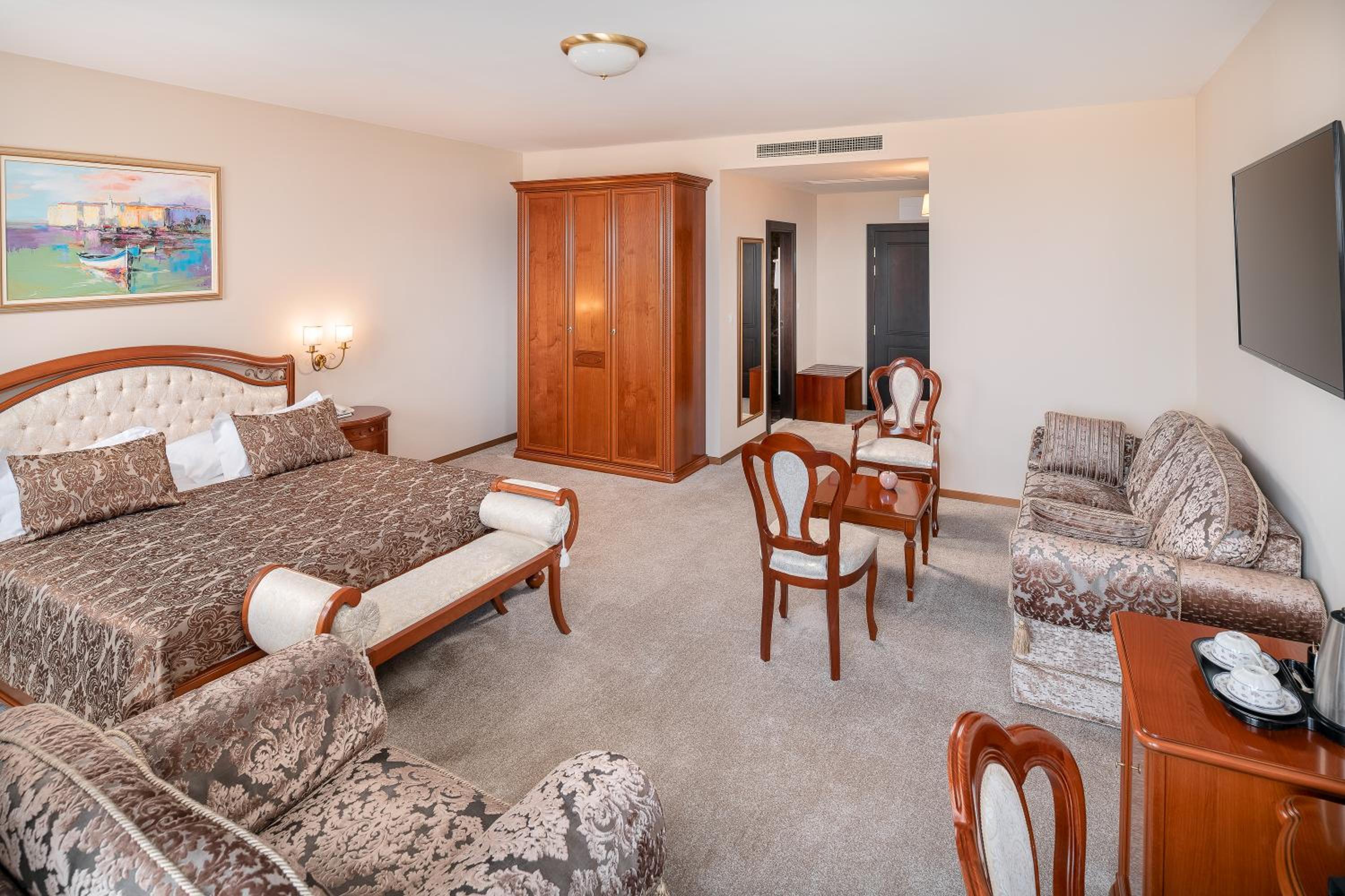Exclusive Double Room with Balcony - Free Parking