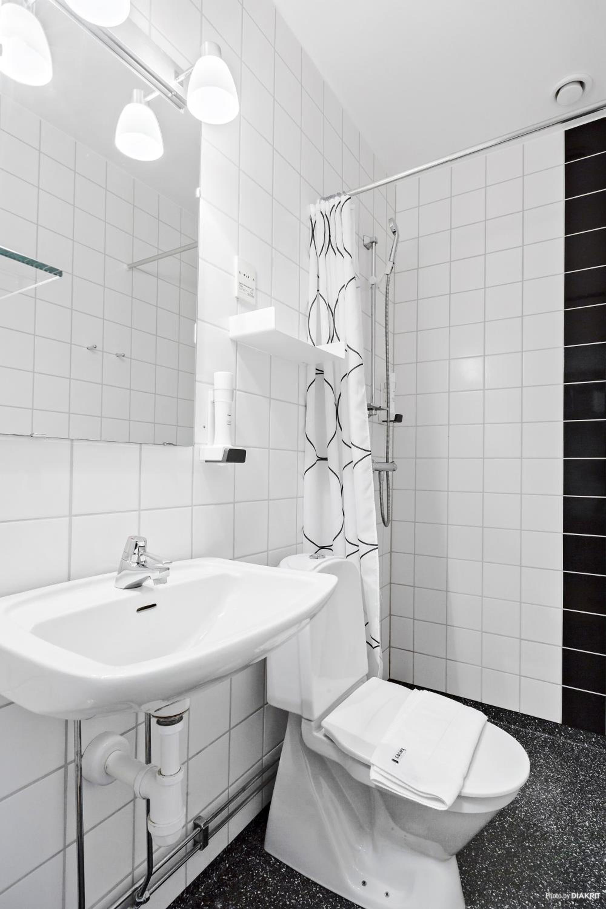 Double Room with Private Bathroom - Photo 4