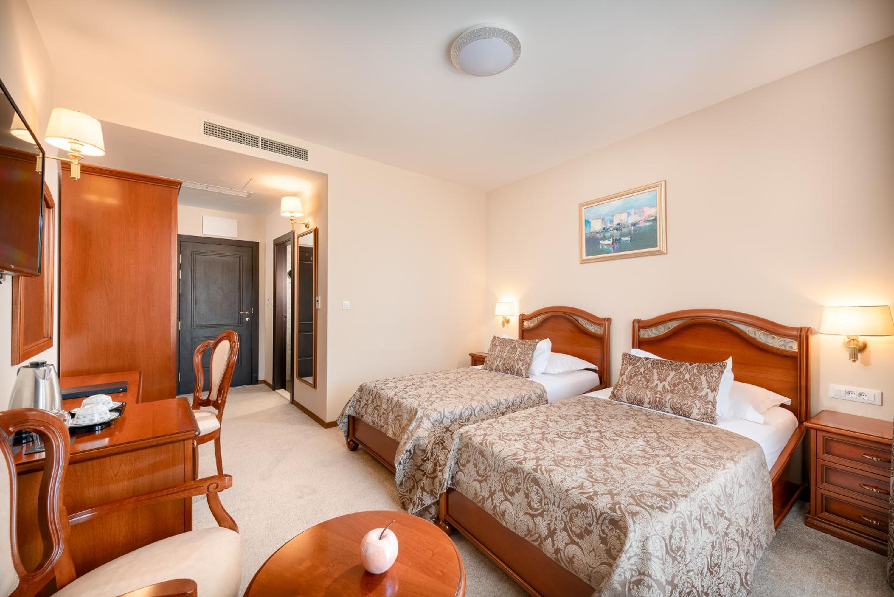 Superior Double Room with Balcony - Free Parking
