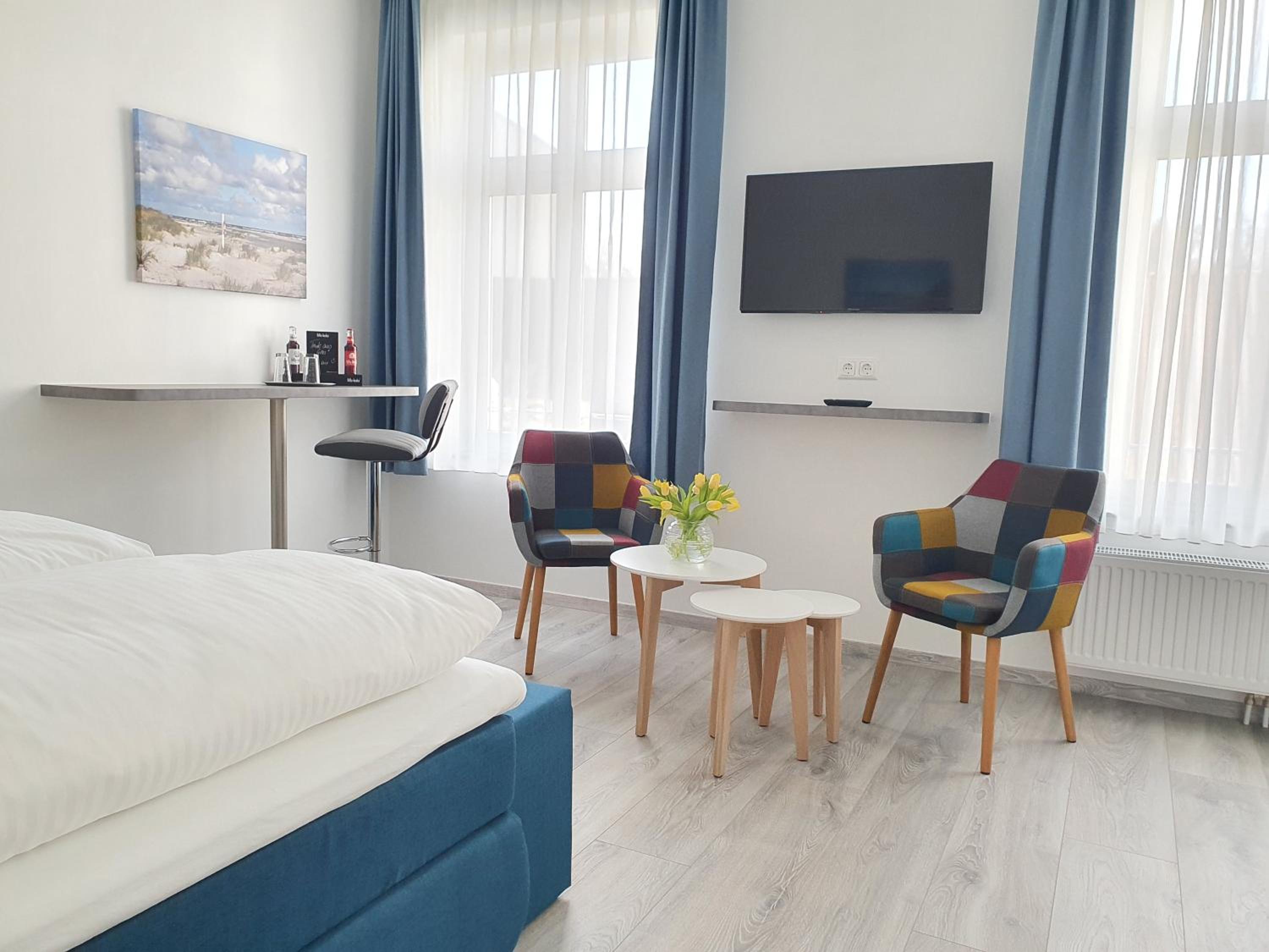 Deluxe Double Room thumbnail 5