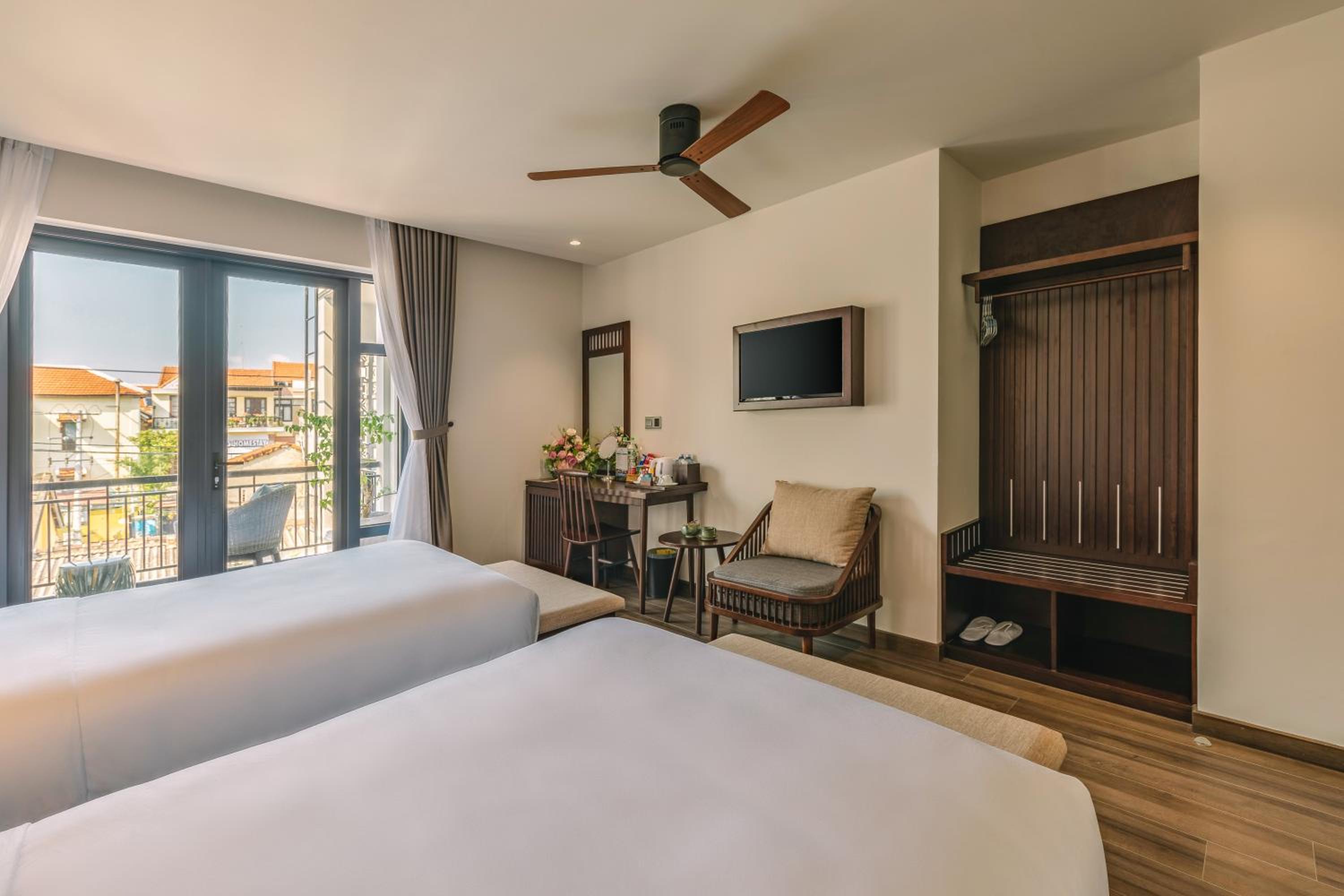 Twin Room with Balcony - Photo 5