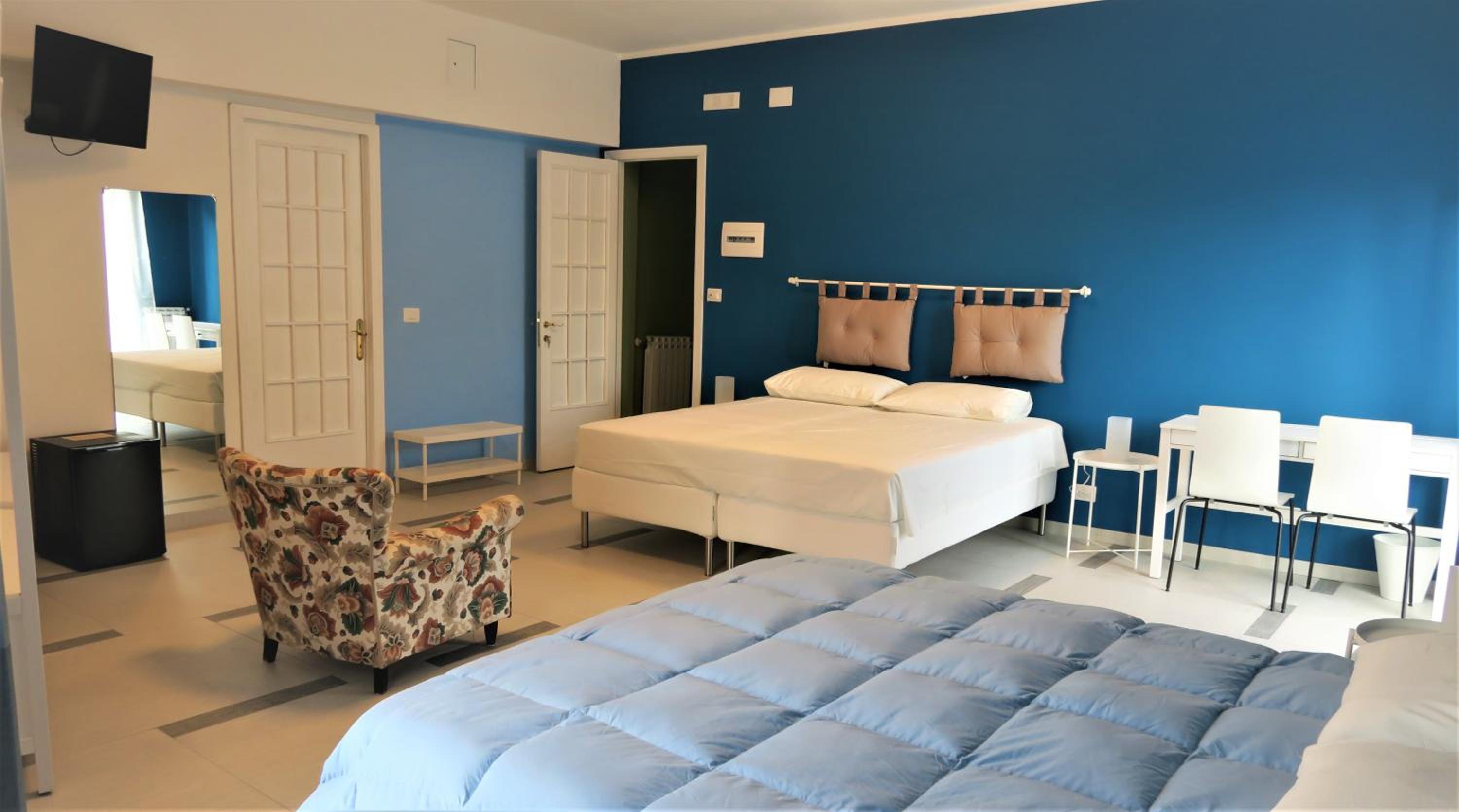 Quadruple Room with Private Bathroom