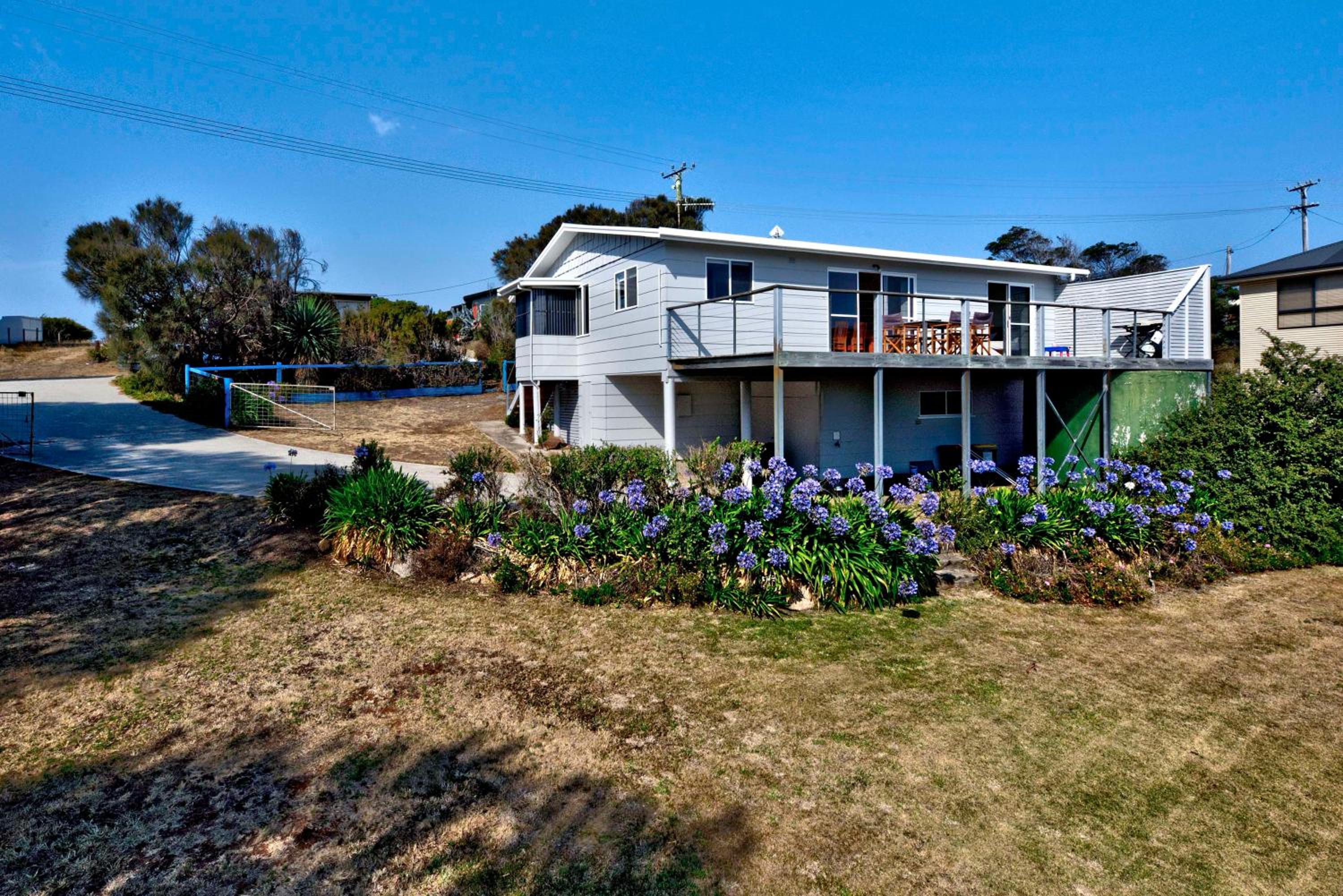 Three-Bedroom House photo 2
