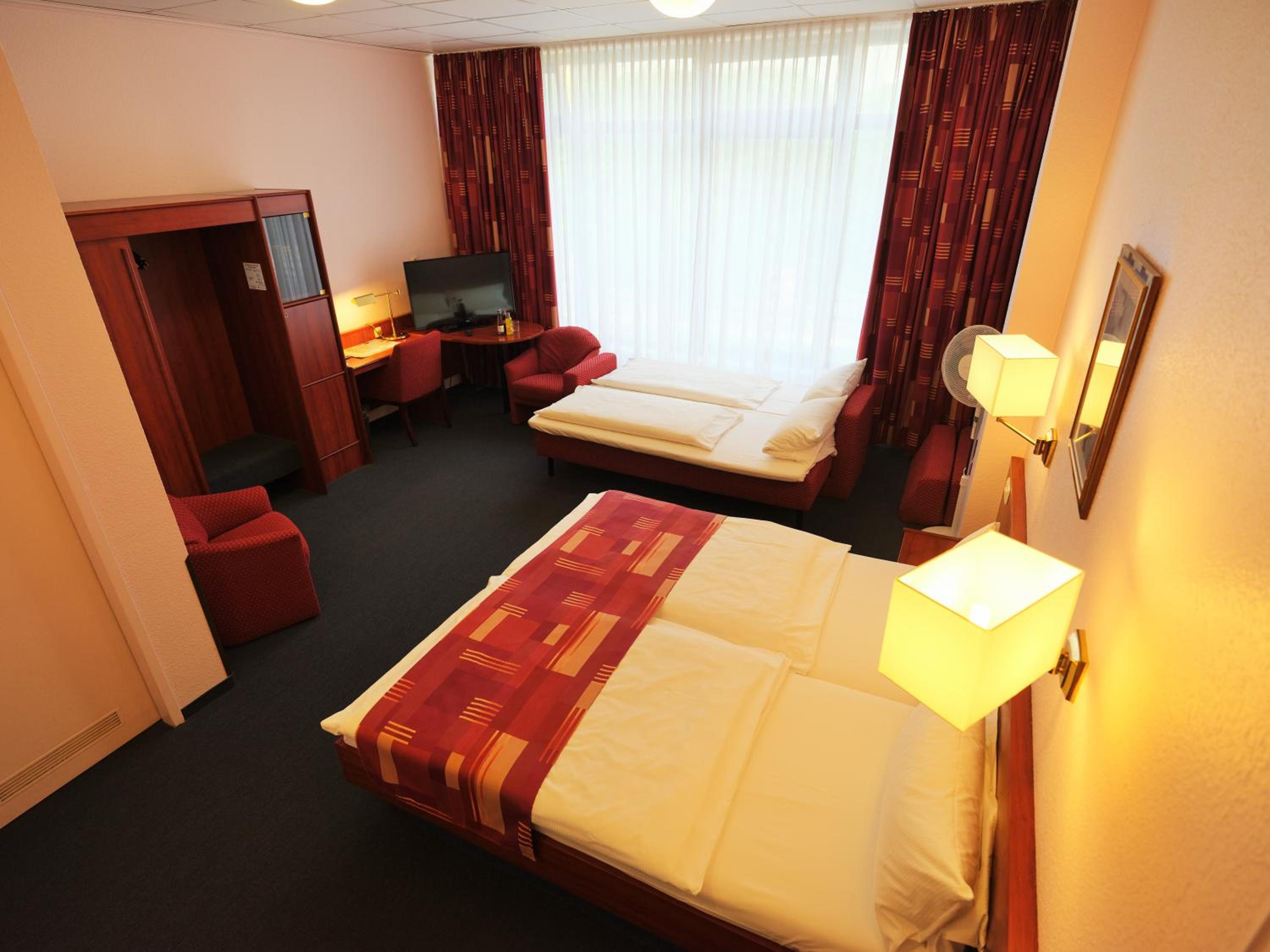 Quadruple Room - Photo 7