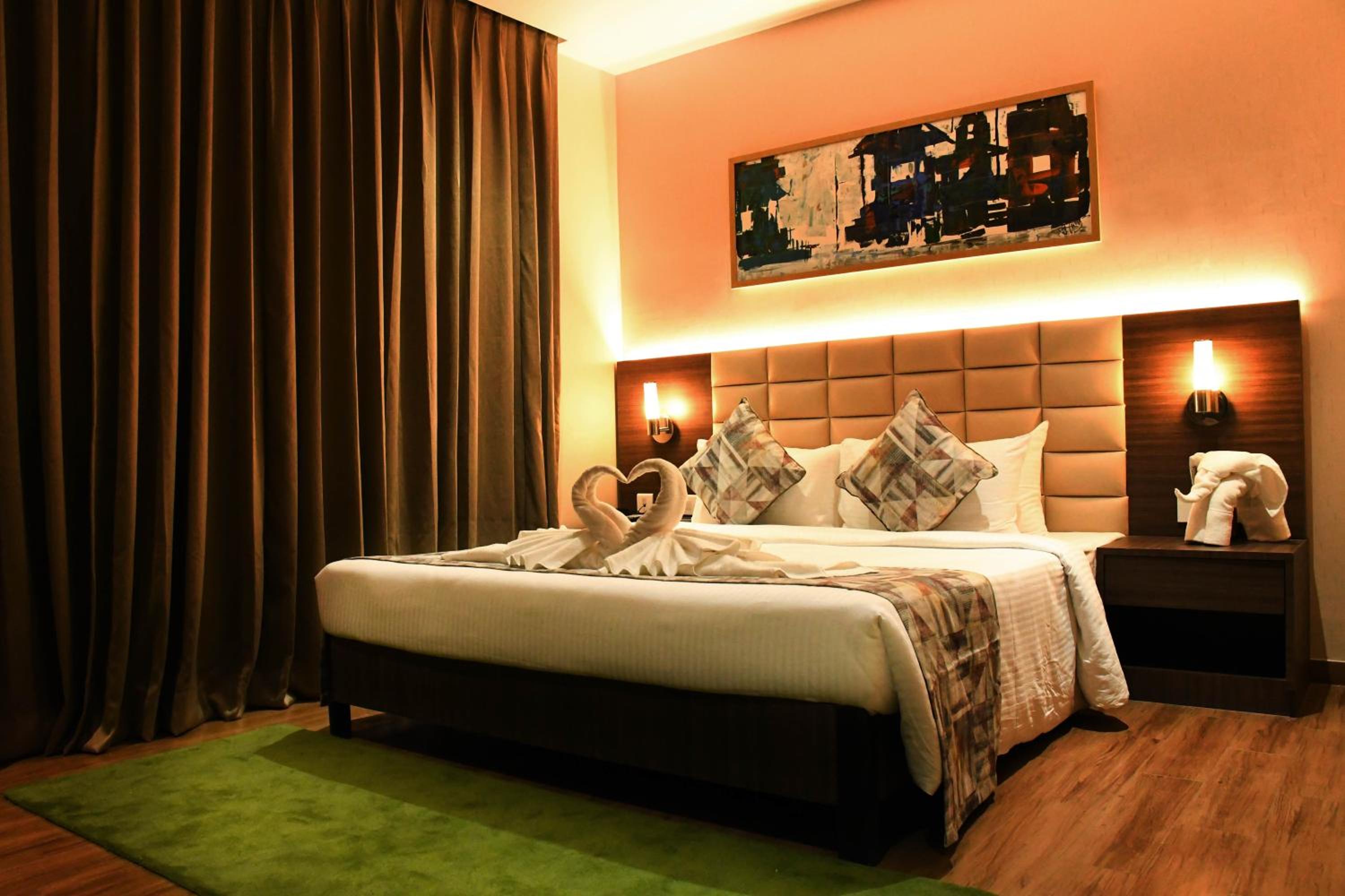 Deluxe King Room - Photo 4