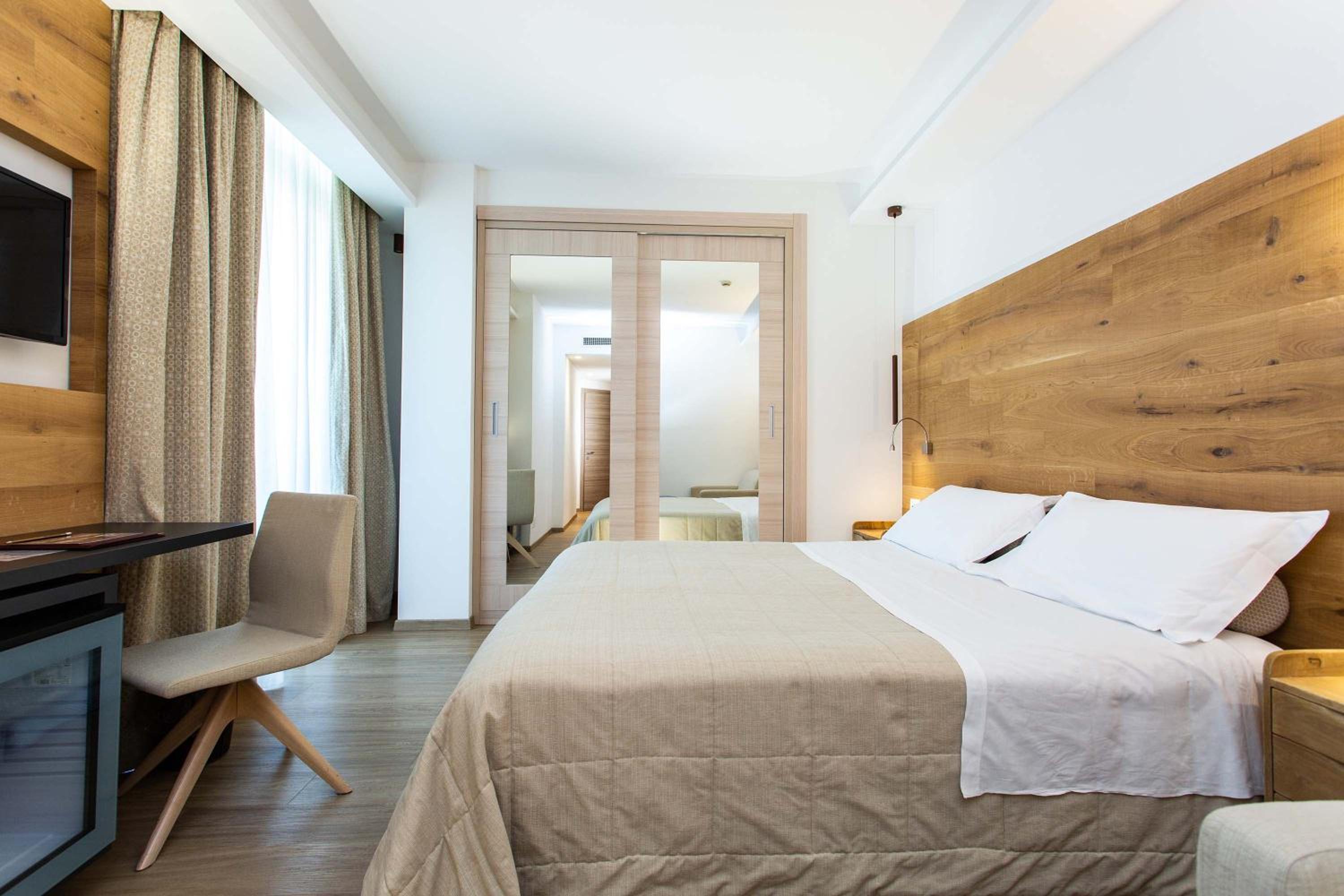 Deluxe Double or Twin Room with Balcony photo 3