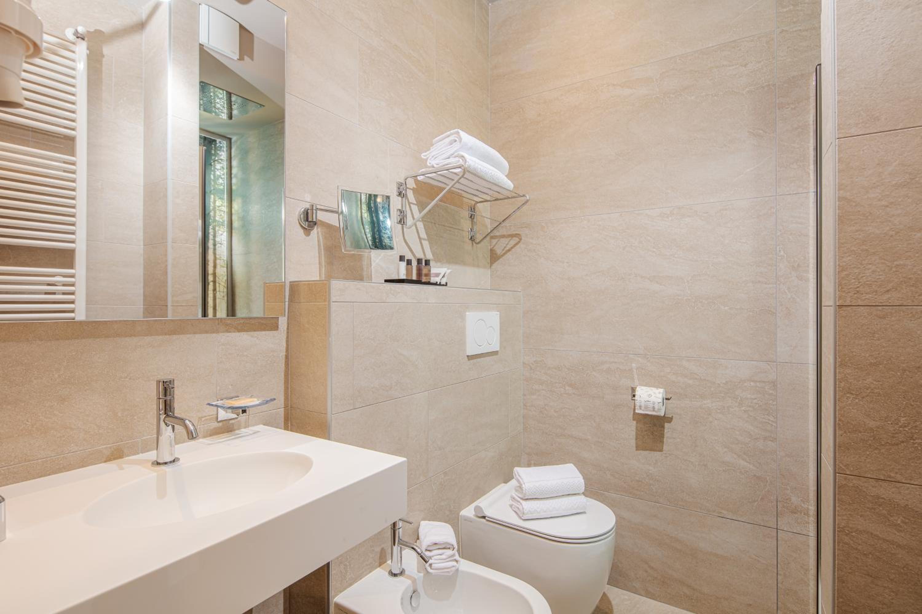 Economy Double Room with shower with chromotherapy - Photo 6