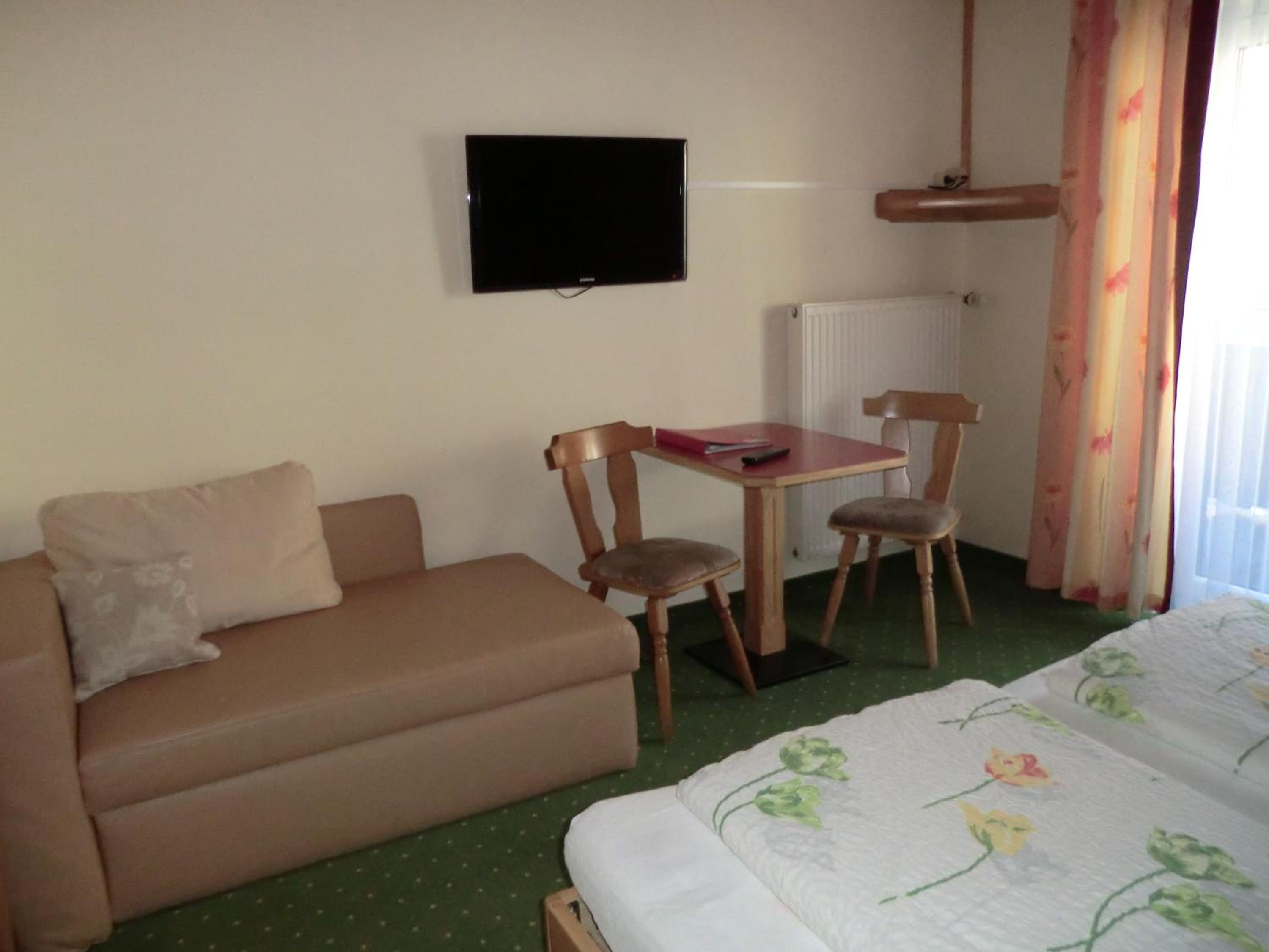 Double Room - Photo 5