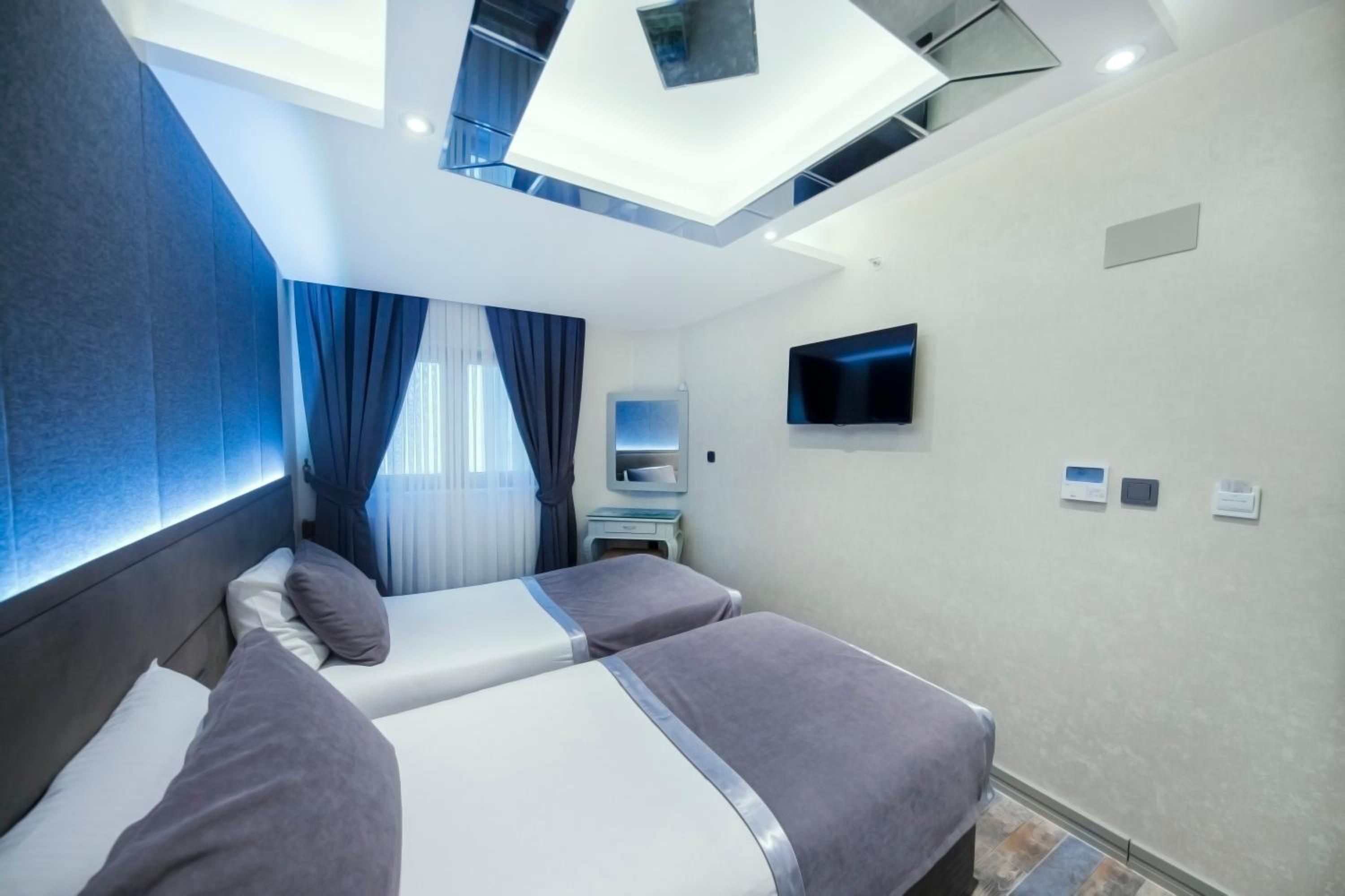 Standard Double or Twin Room photo 2