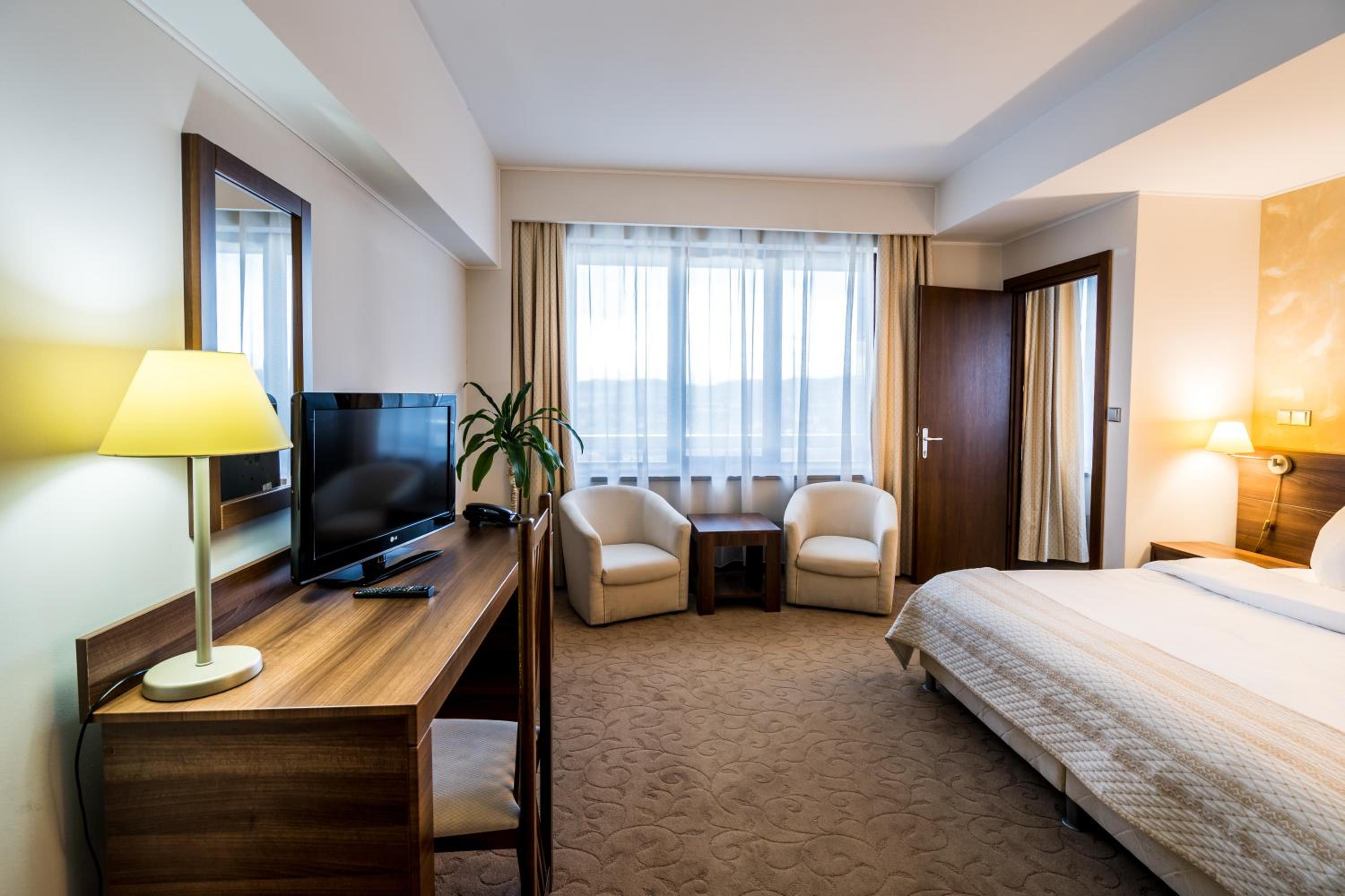 Suite - Photo 5