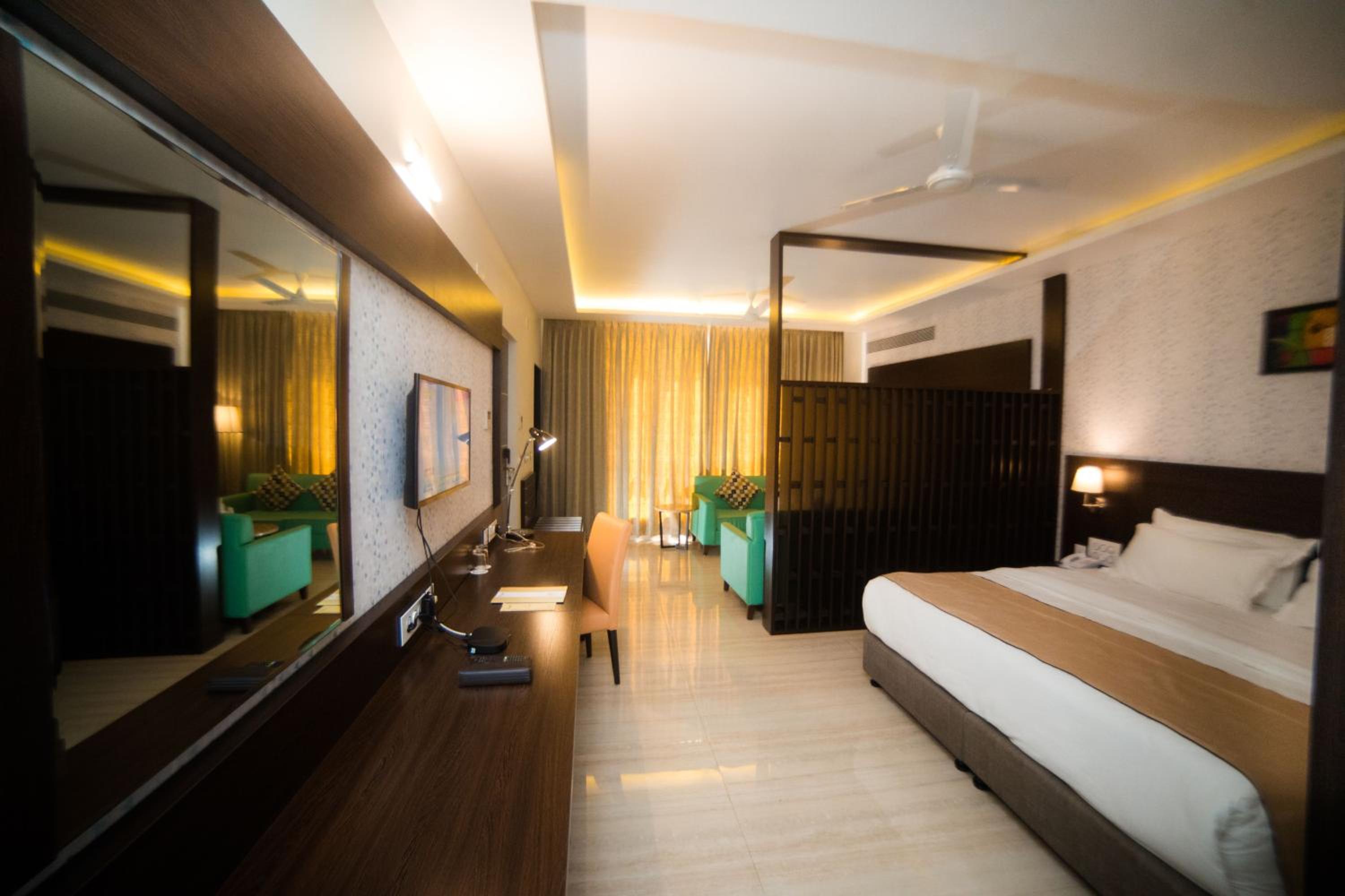 Executive Suite - Photo 4