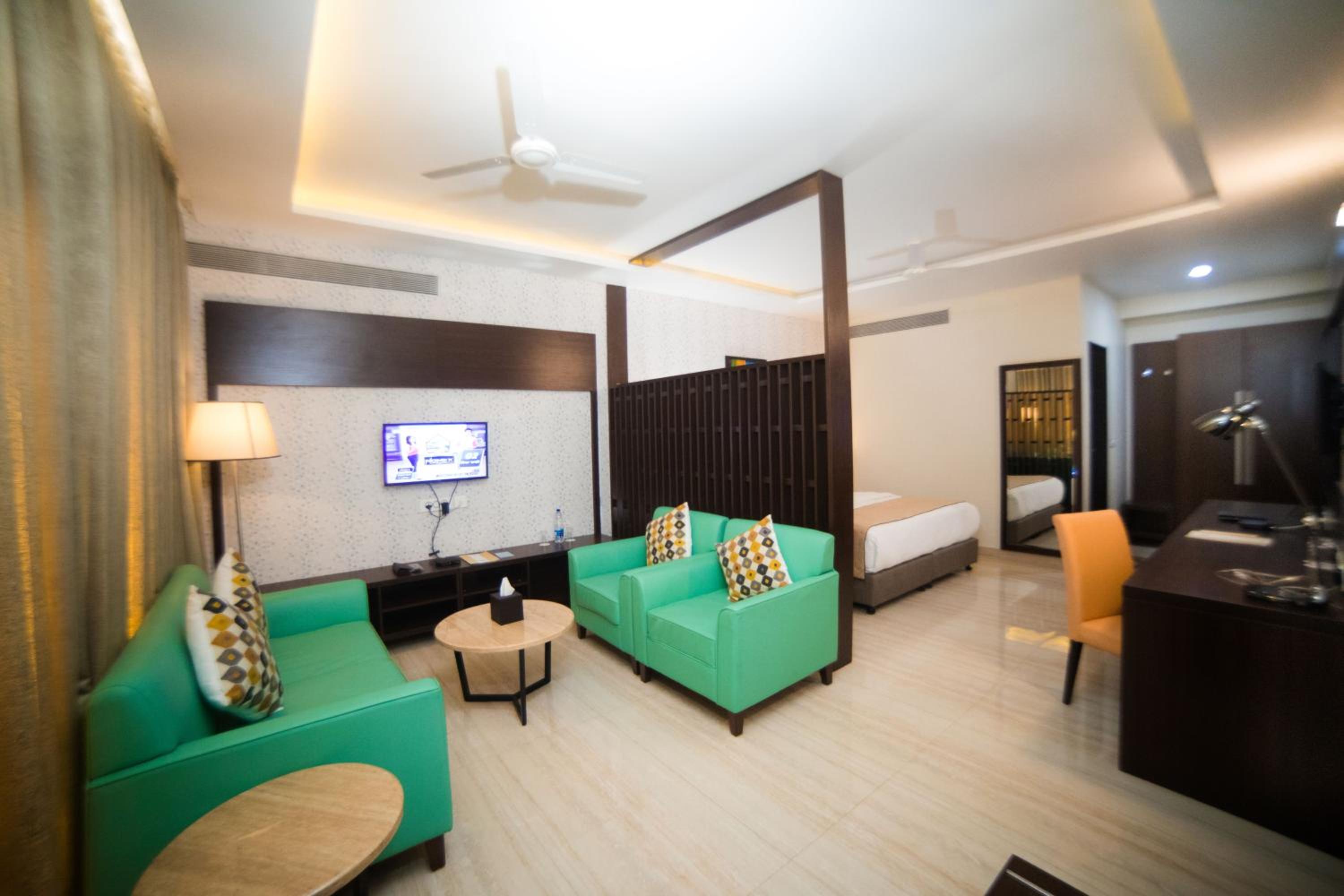 Executive Suite - Photo 5