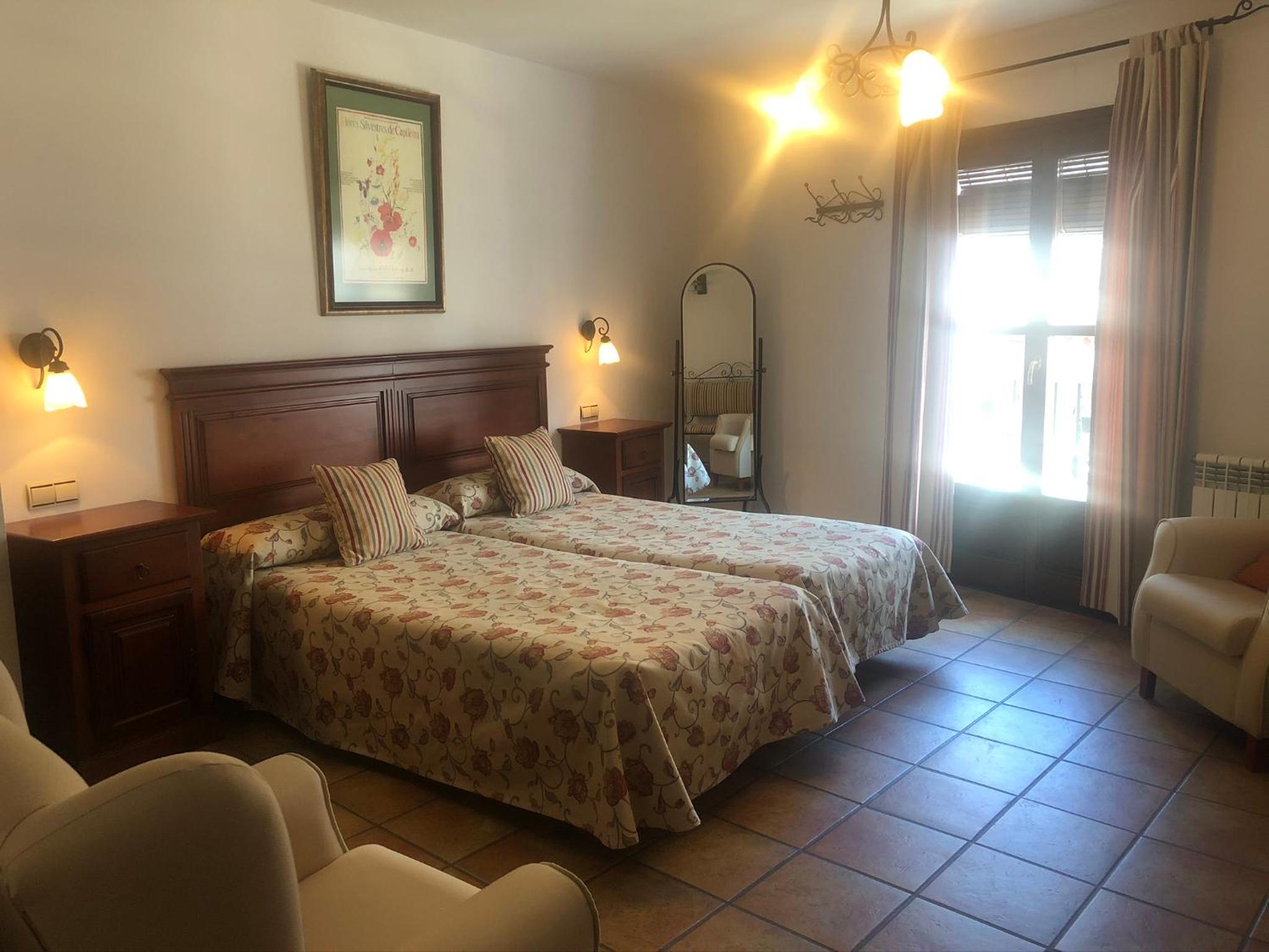 Double or Twin Room - Photo 3