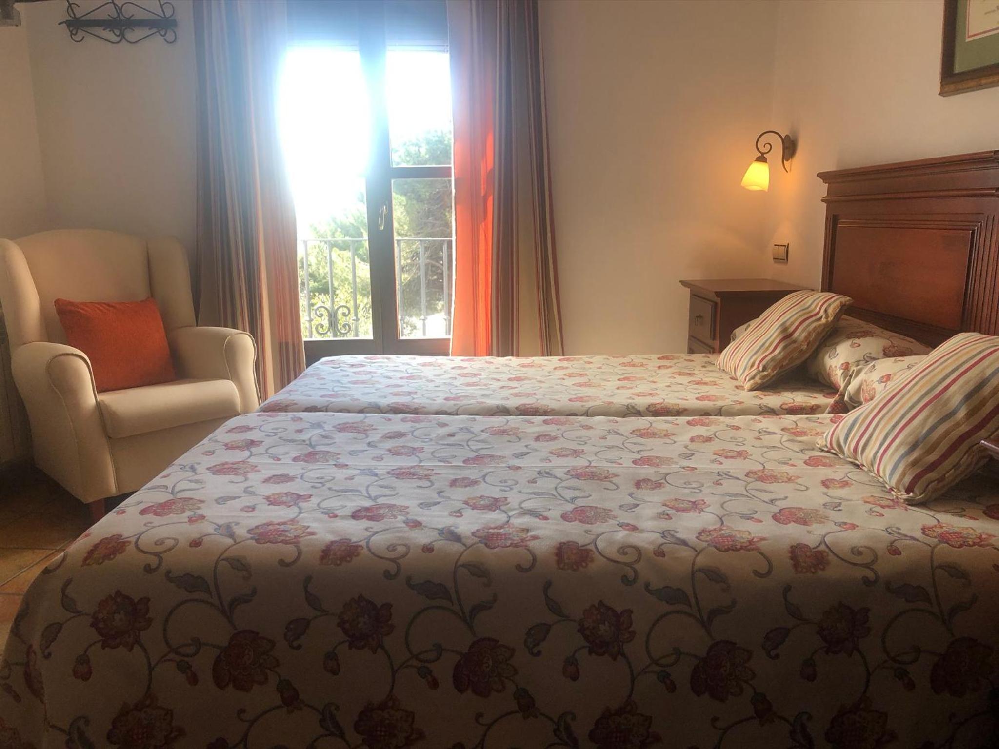 Double or Twin Room - Photo 4