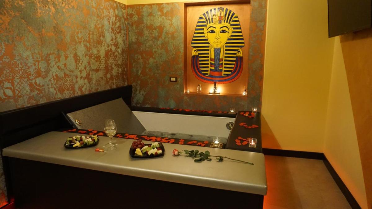 Deluxe Suite with Spa Bath photo 3