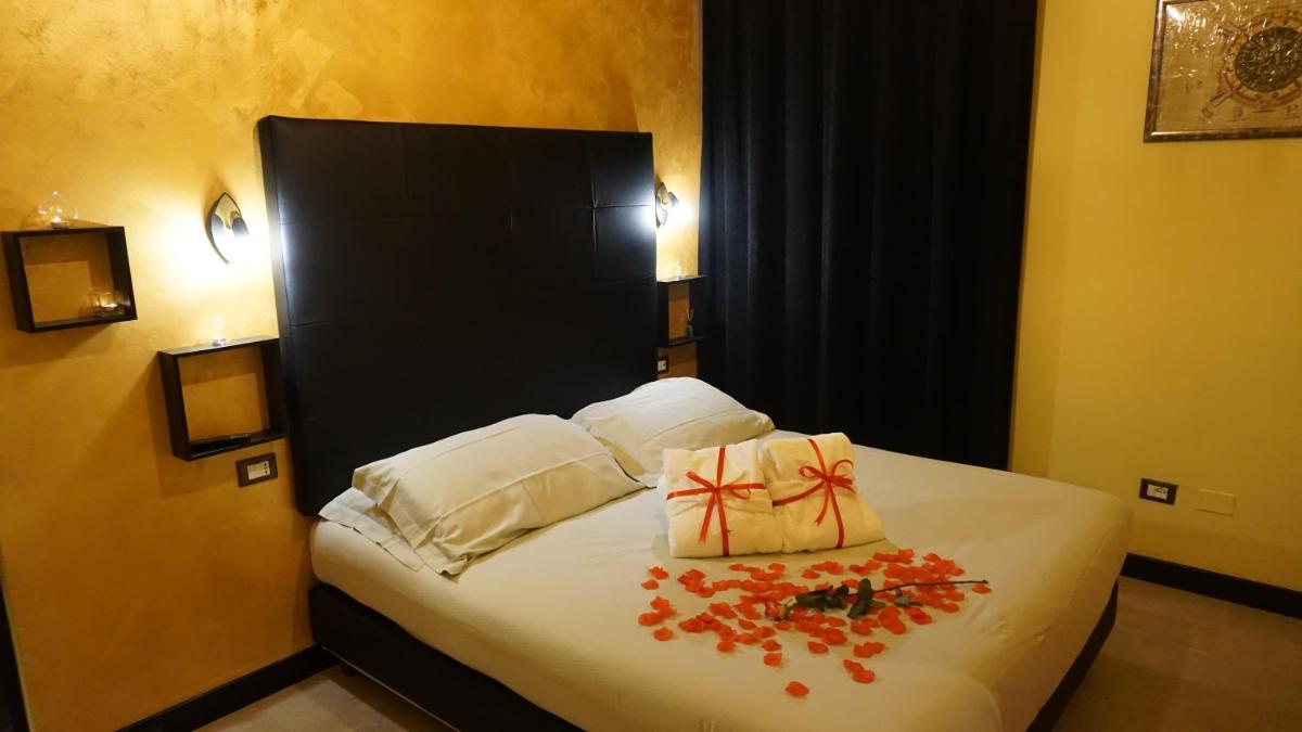 Deluxe Suite with Spa Bath photo 1
