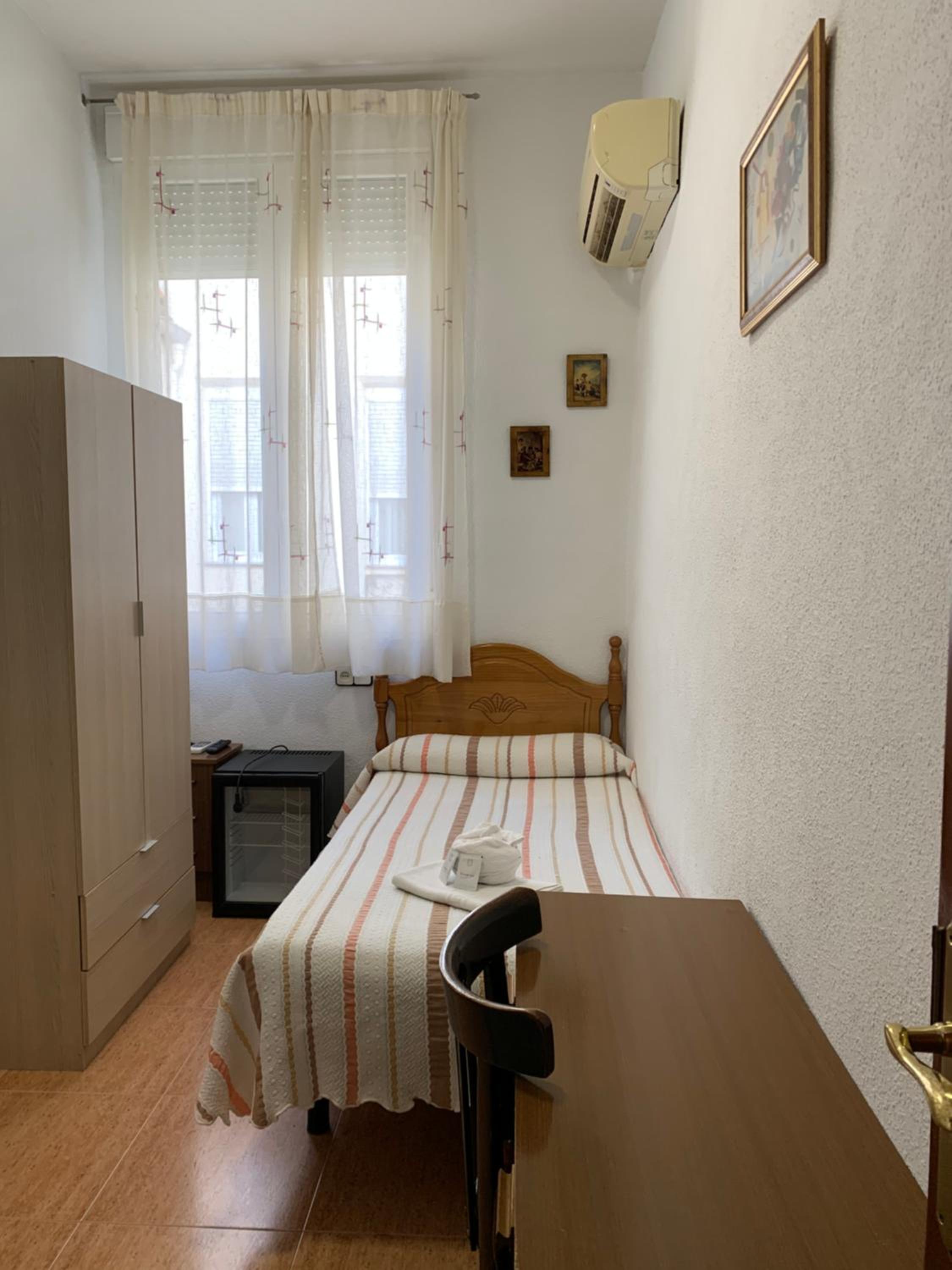 Single Room with Shared Toilet photo 3