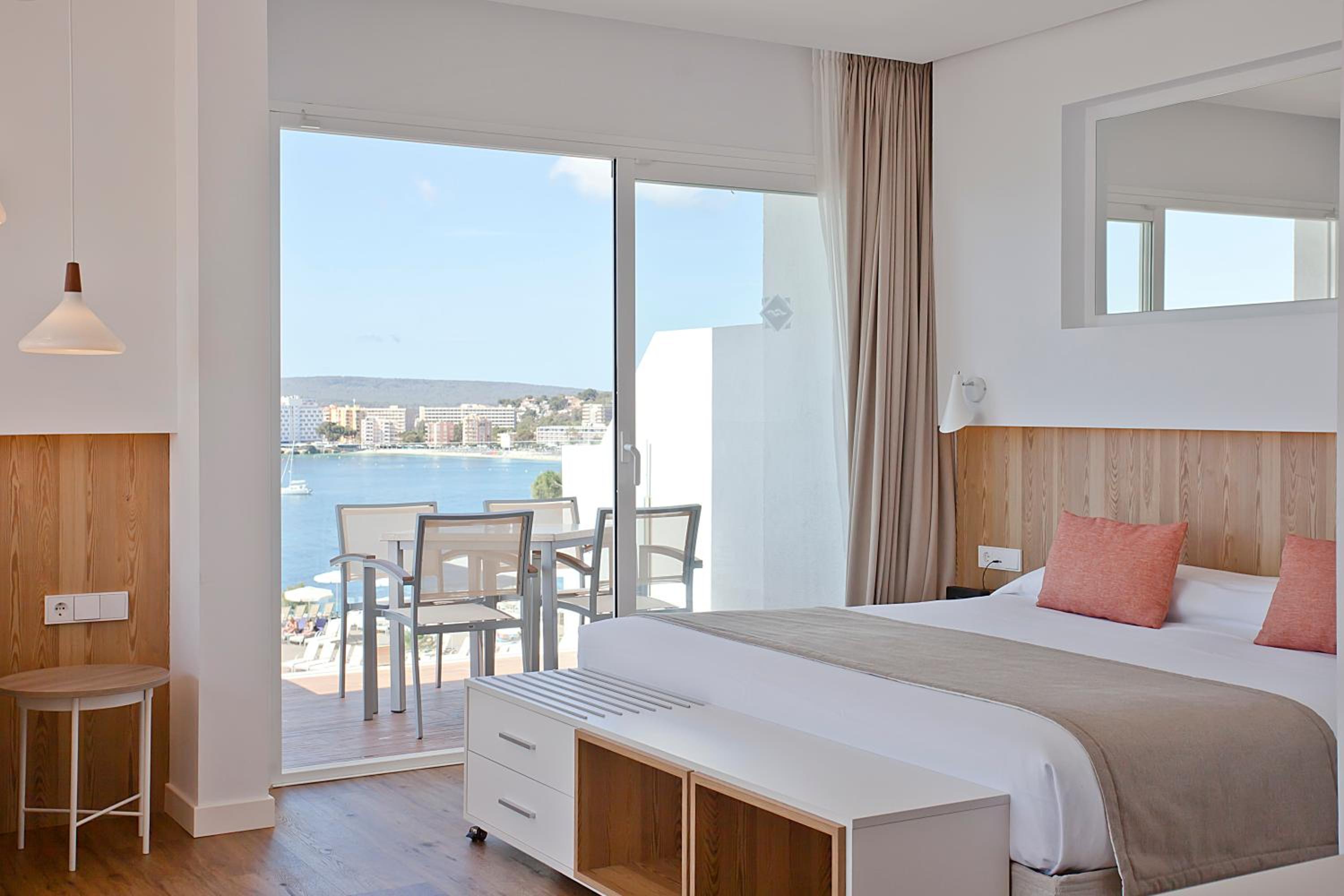 Deluxe Studio with Sea View photo 2