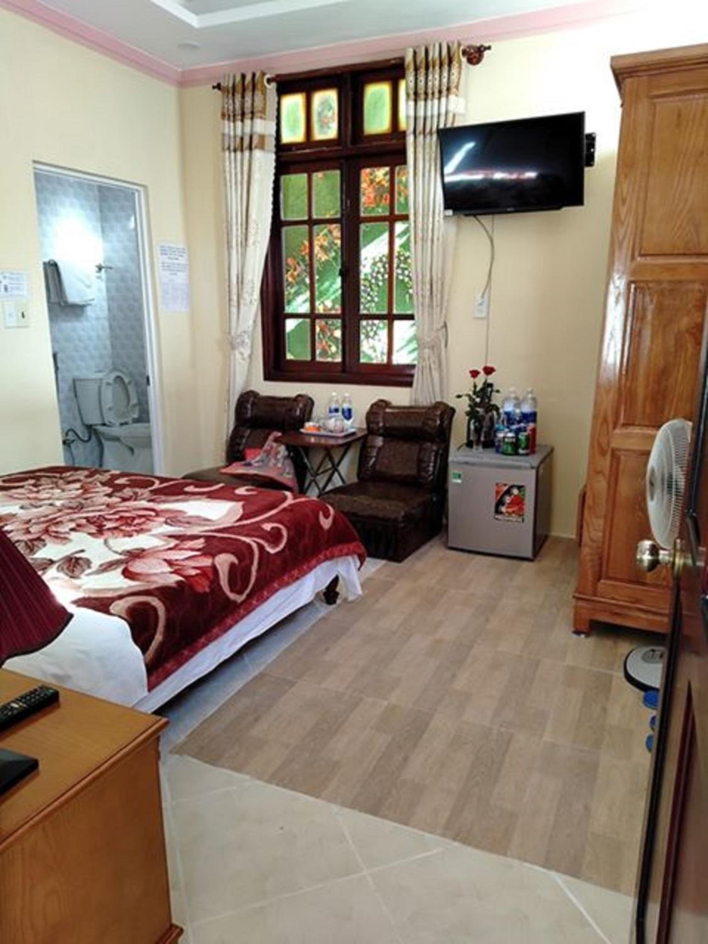 Queen Room photo 1