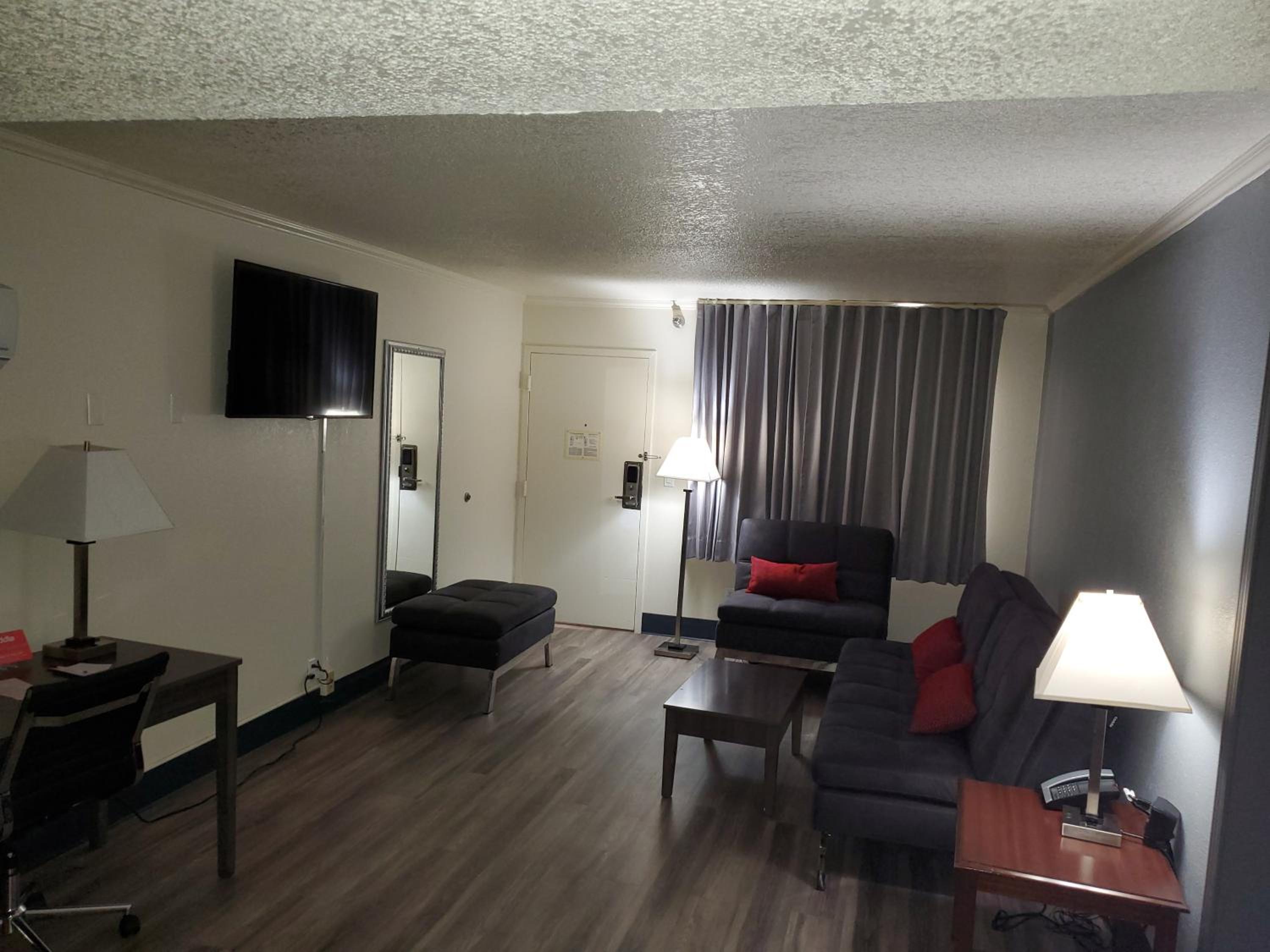 Suite with Two Queen Beds - Non-Smoking - Photo 5
