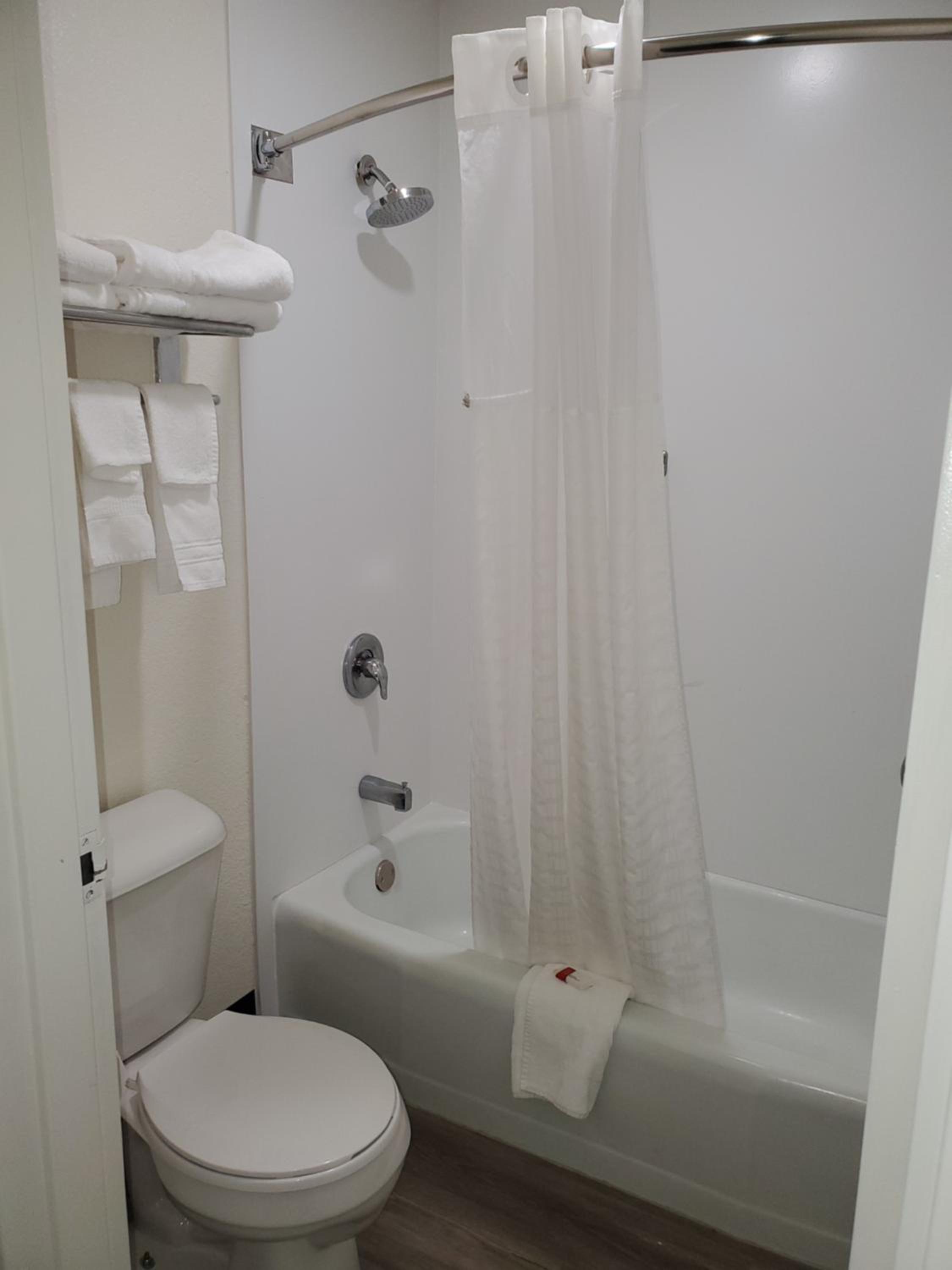 King Room - Non-Smoking - Photo 10