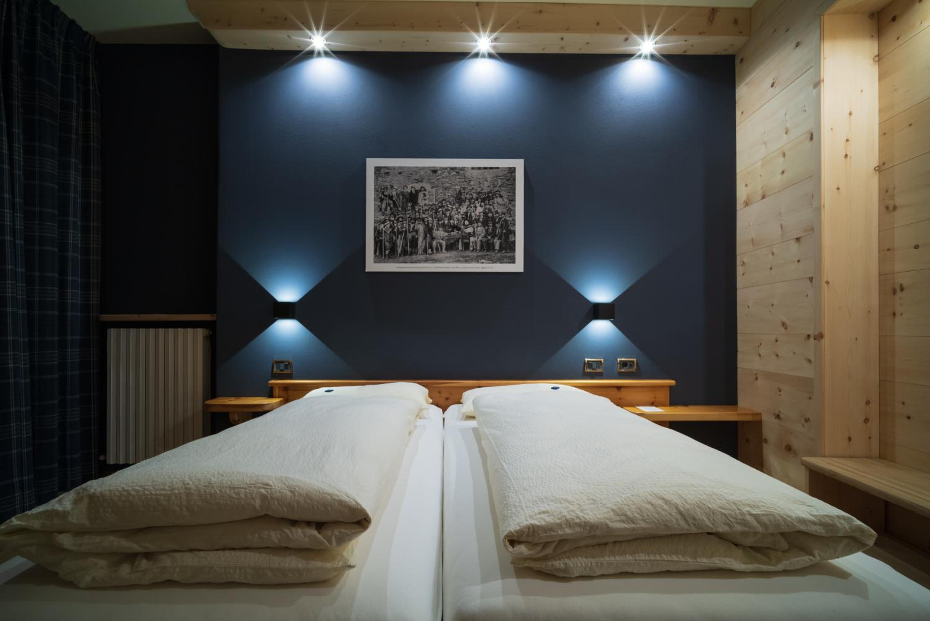 Deluxe Double Room with Balcony photo 3