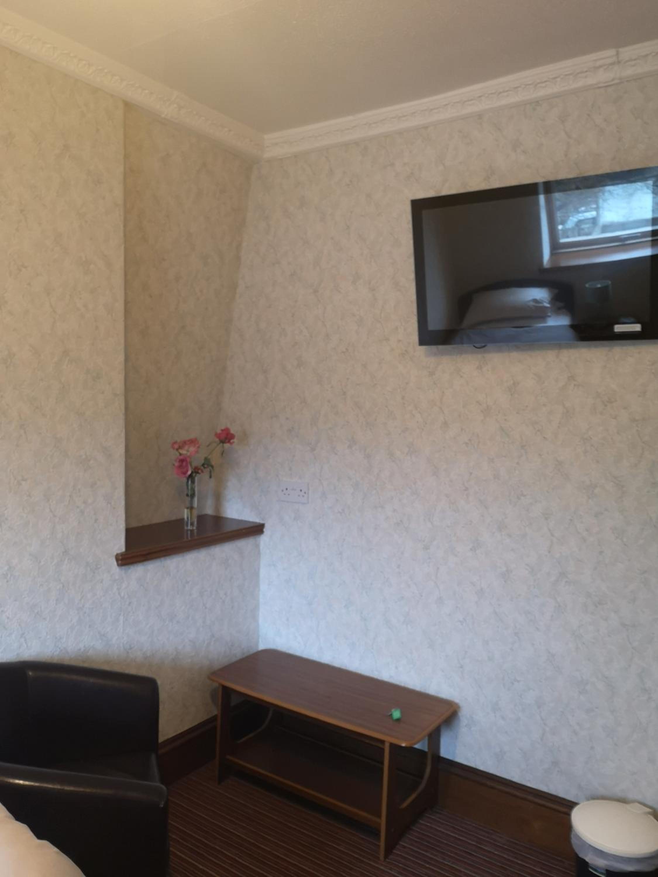 Single Room with Private Bathroom photo 2