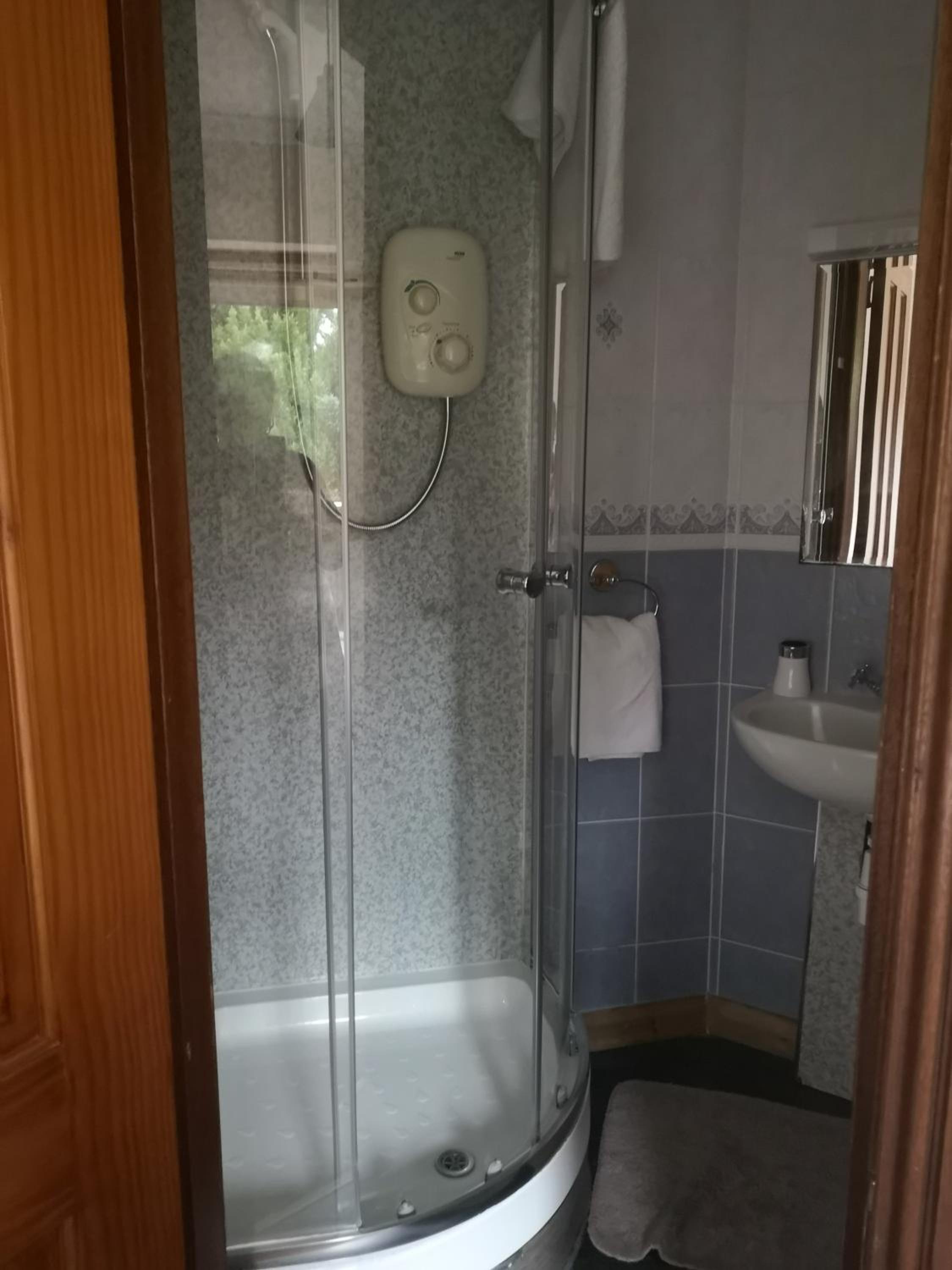 Single Room with Private Bathroom photo 3