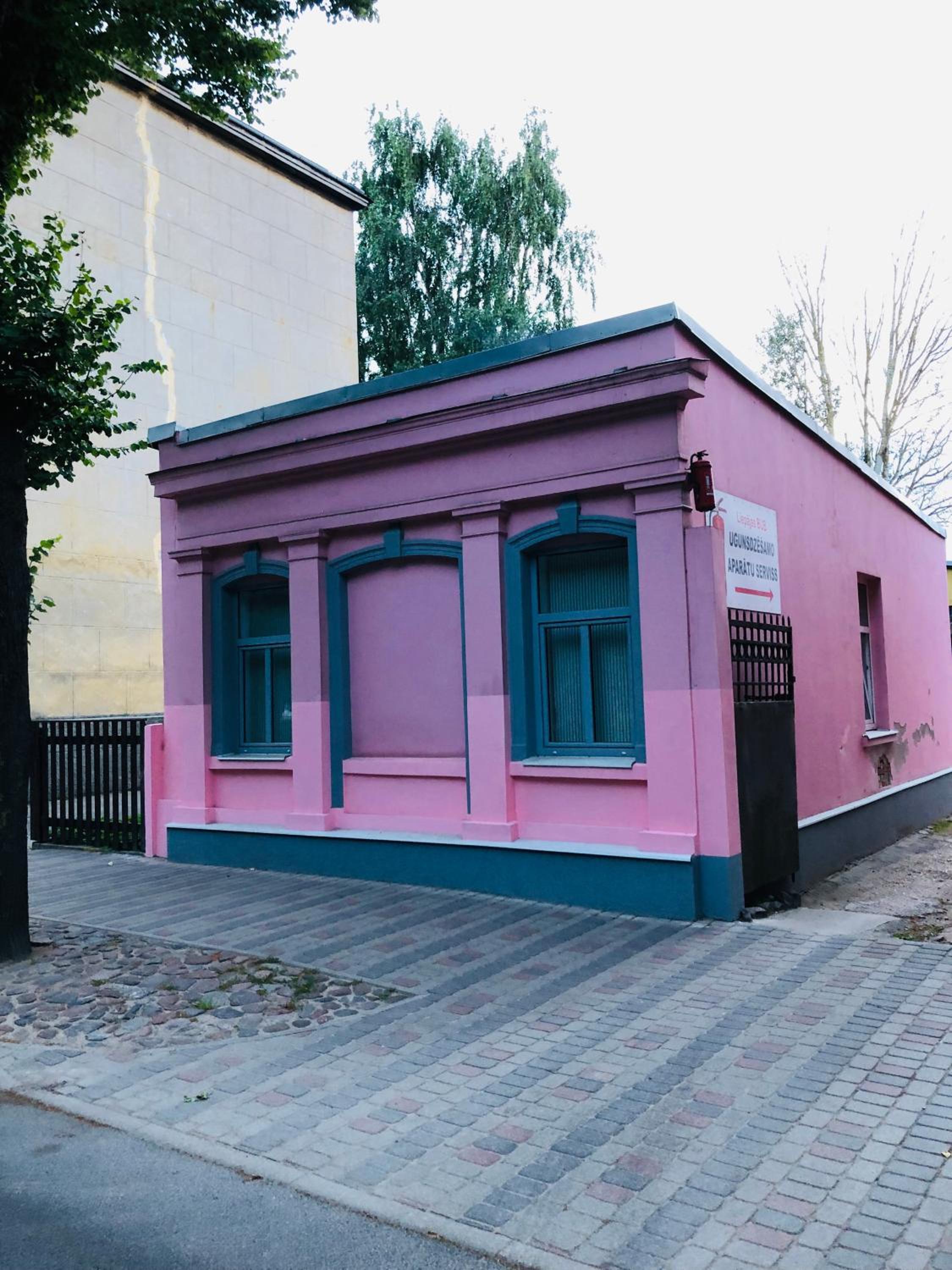 One-Bedroom House - Photo 2