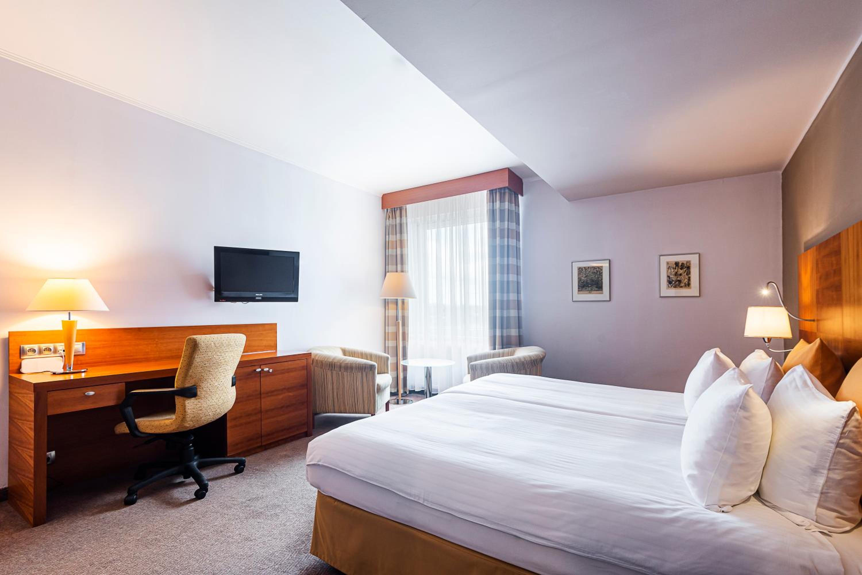 Deluxe Tower Suite with Panoramic View thumbnail 6