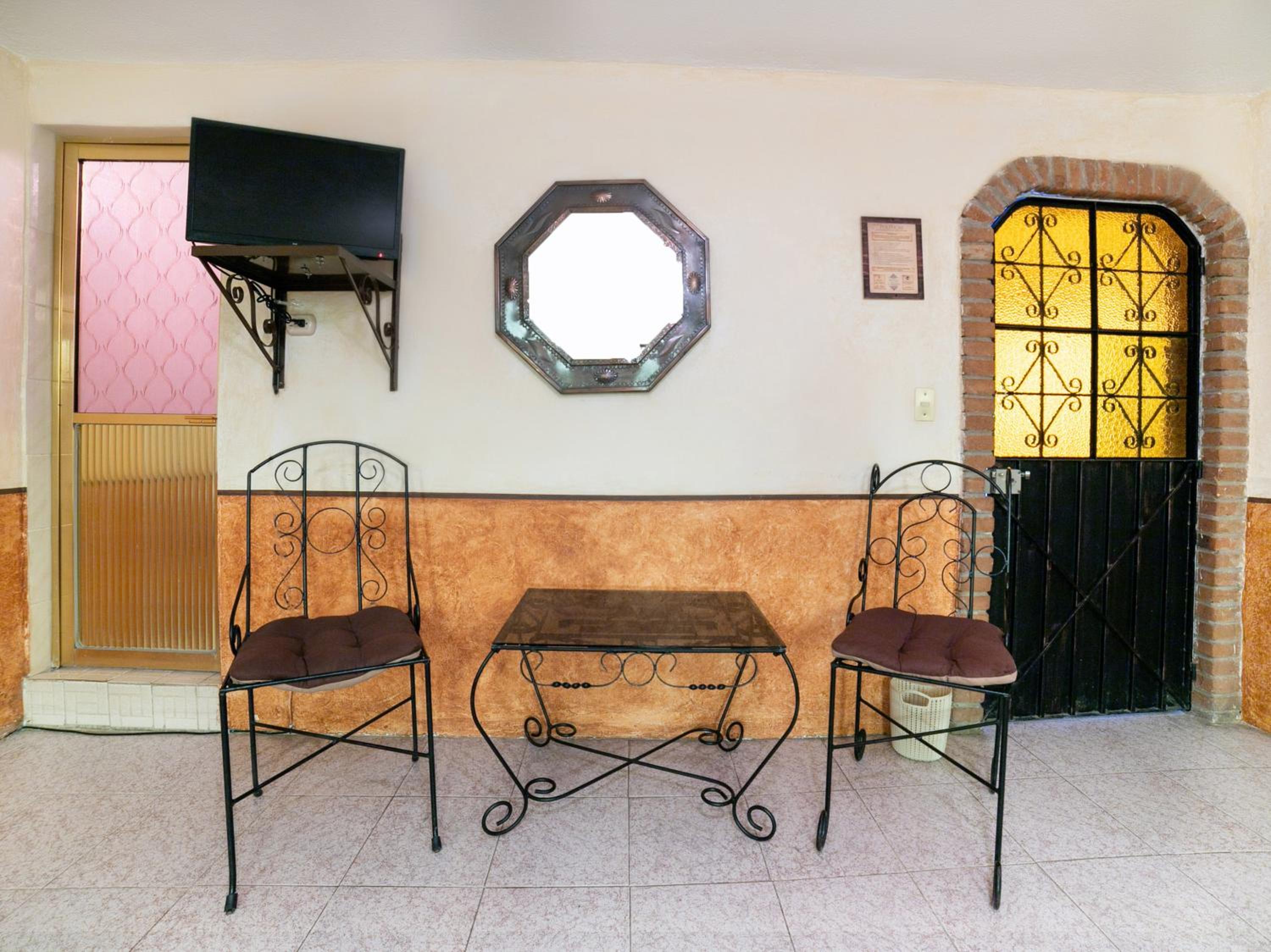 Standard Family Room - Photo 3