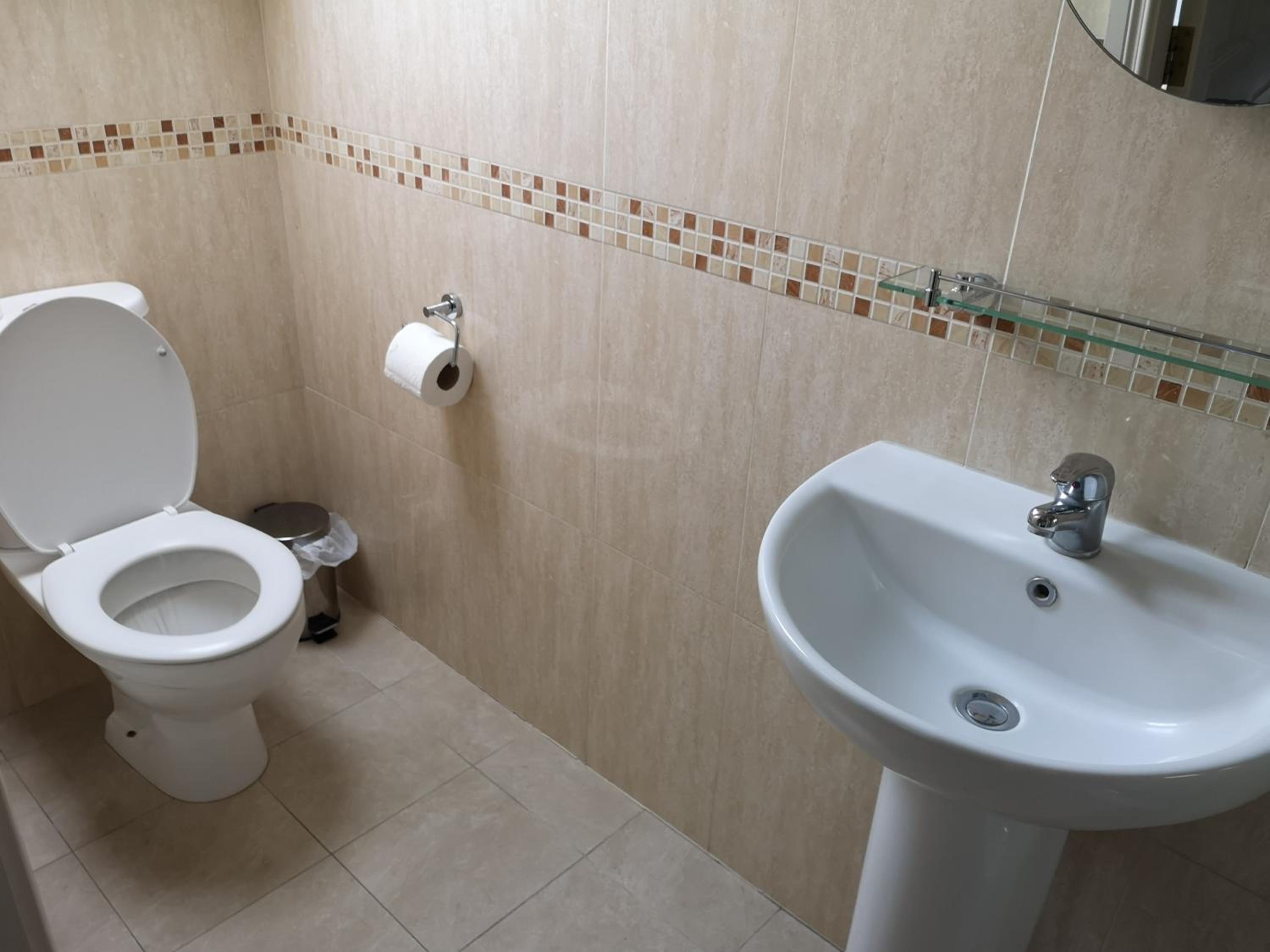 Standard Double Room - Photo 7