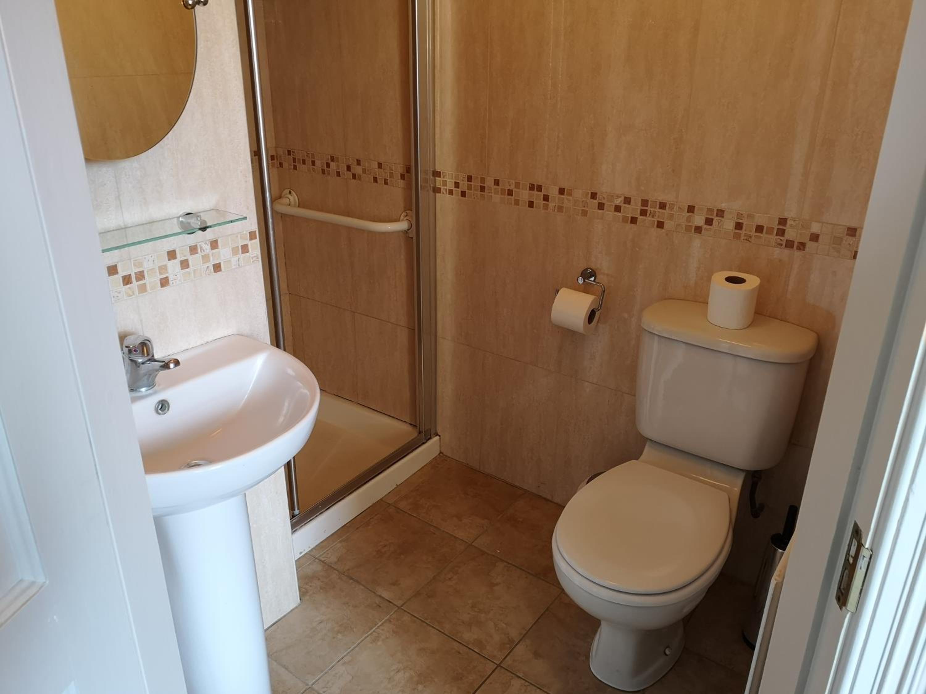 Standard Double Room - Photo 3