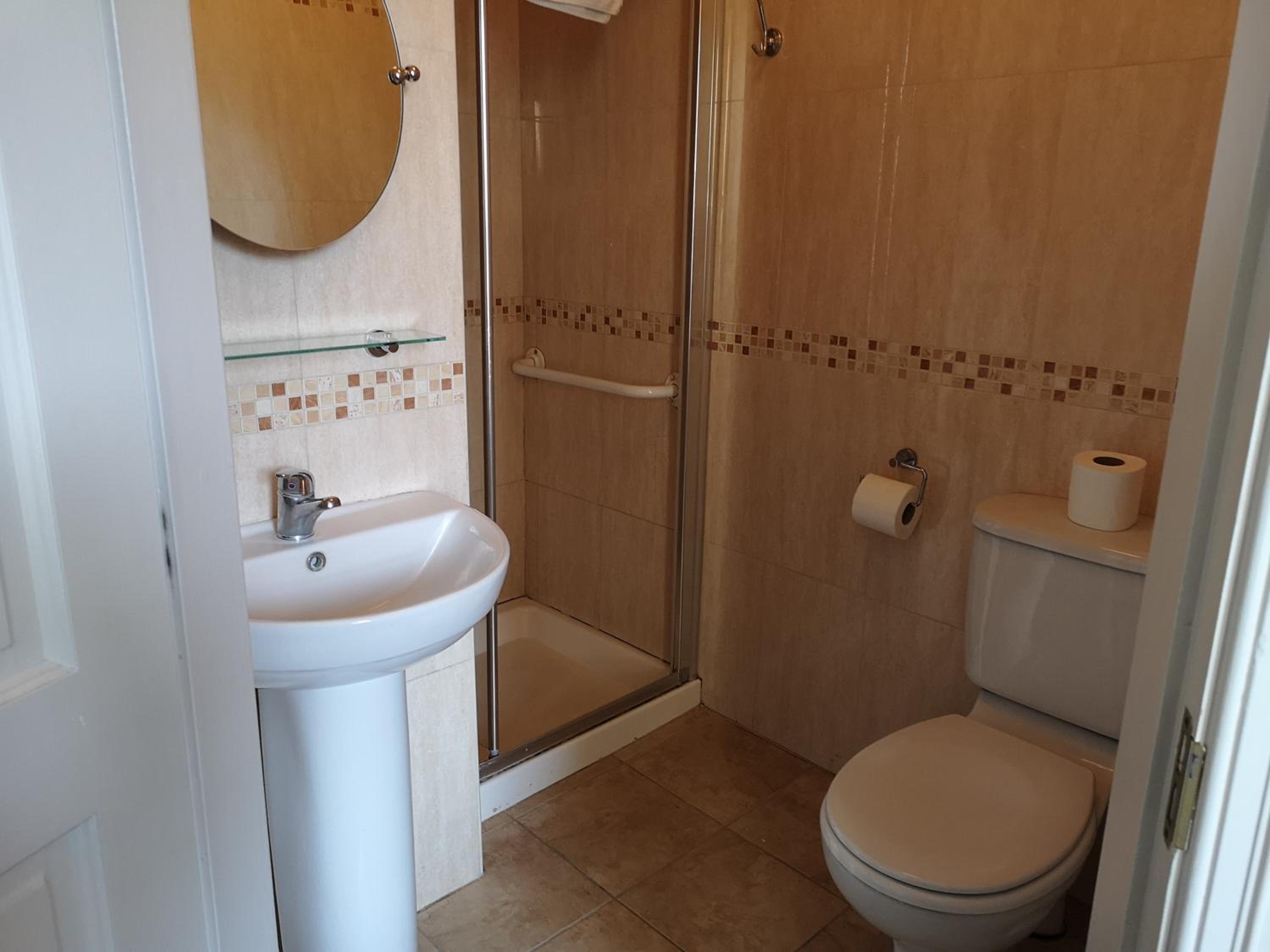 Standard Double Room - Photo 10