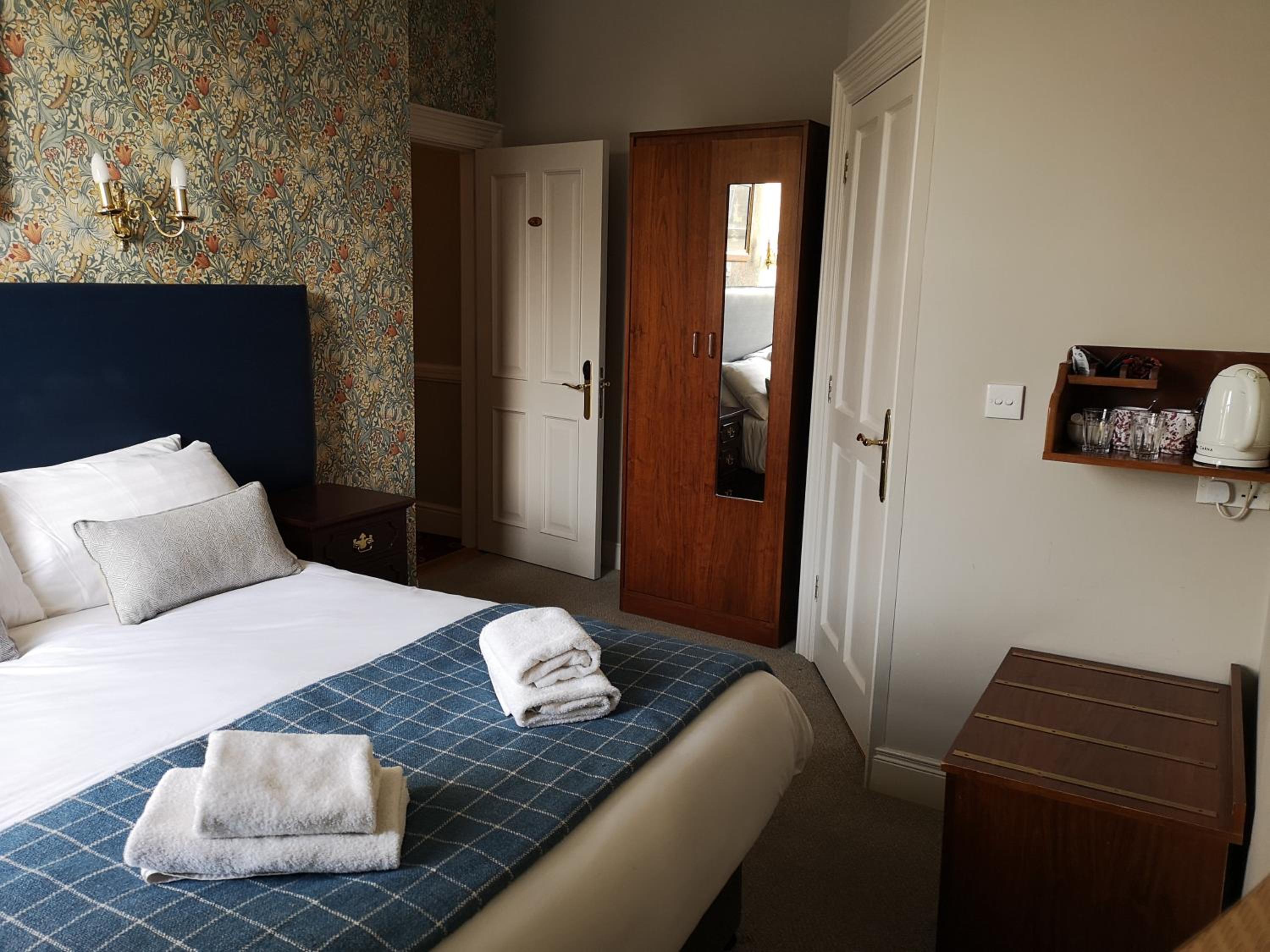 Standard Double Room - Photo 13