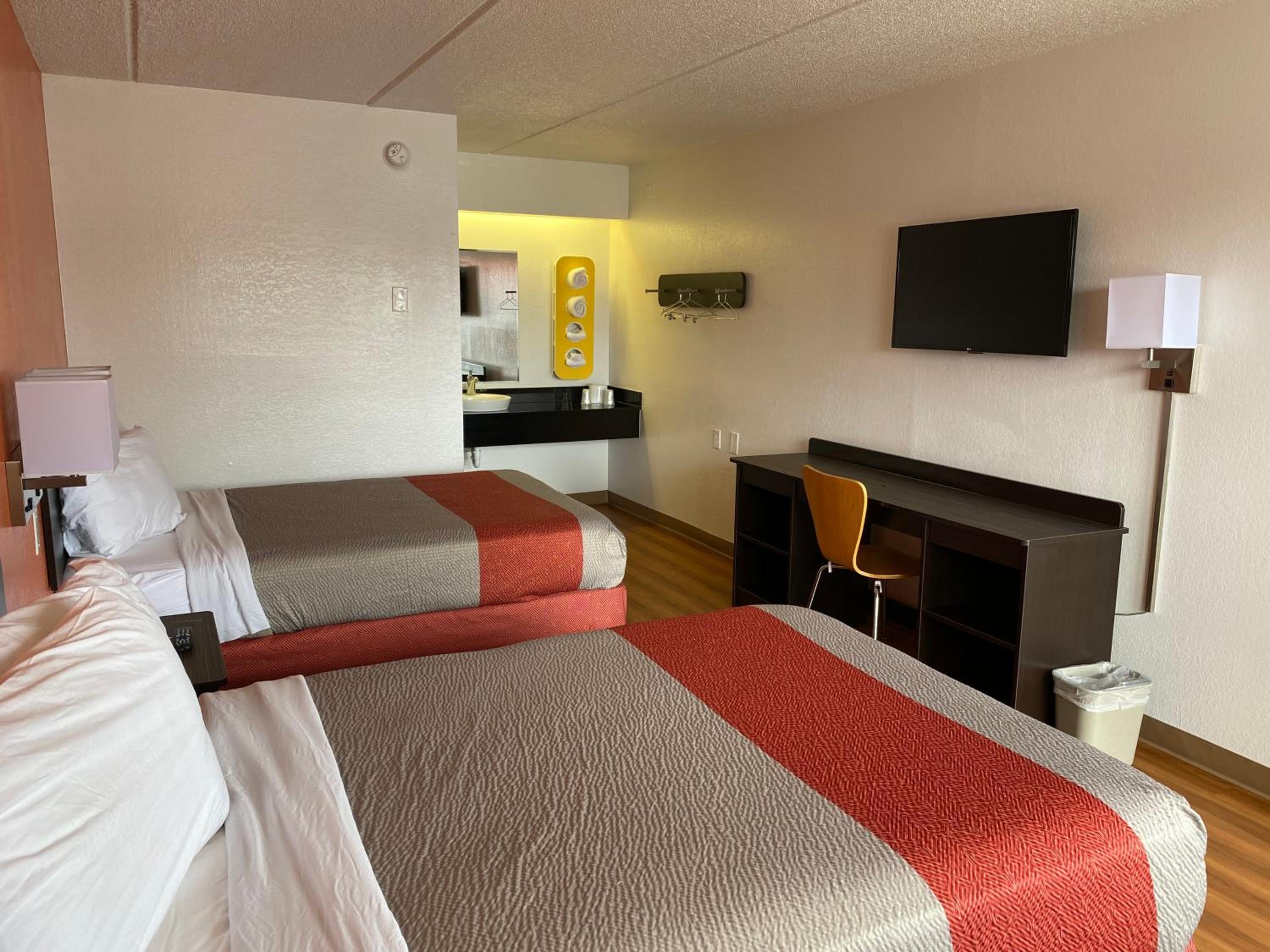 Quadruple Room - Photo 8
