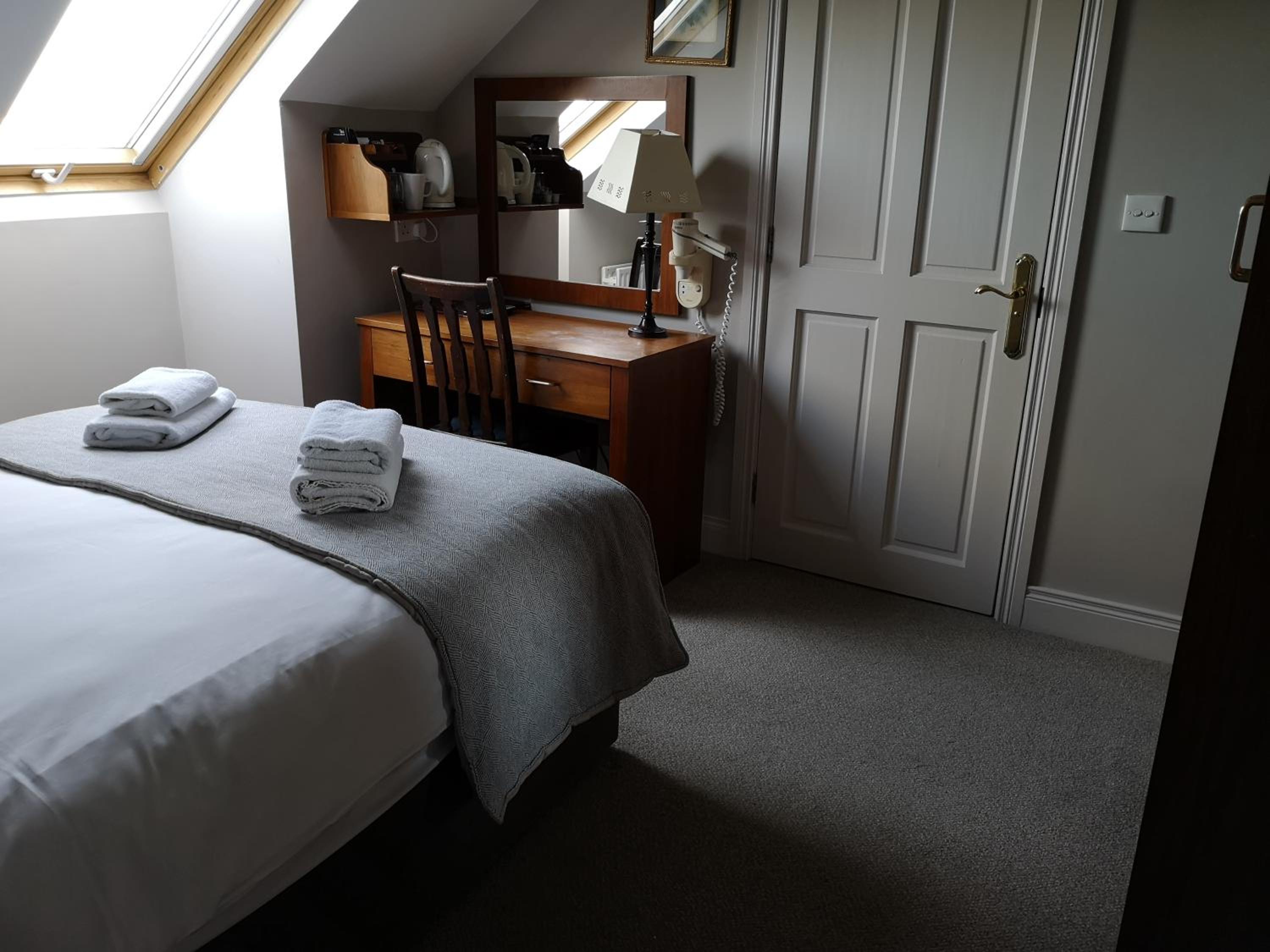 Standard Double Room - Photo 12