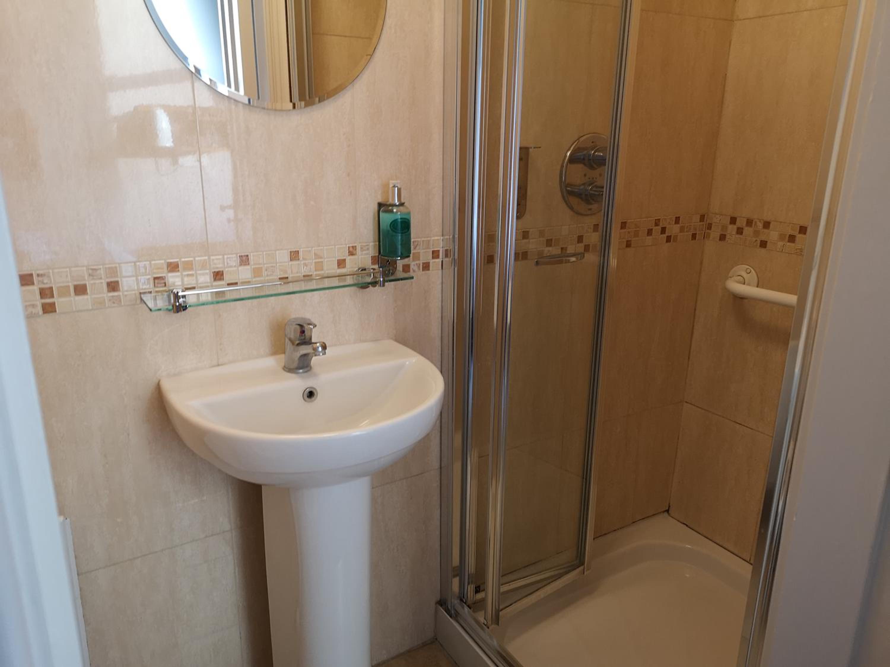 Standard Double Room - Photo 8