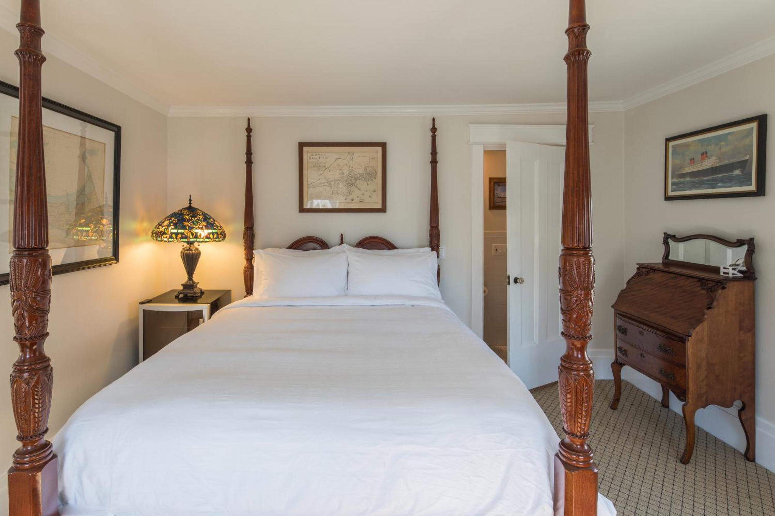 Deluxe Queen Room photo 2