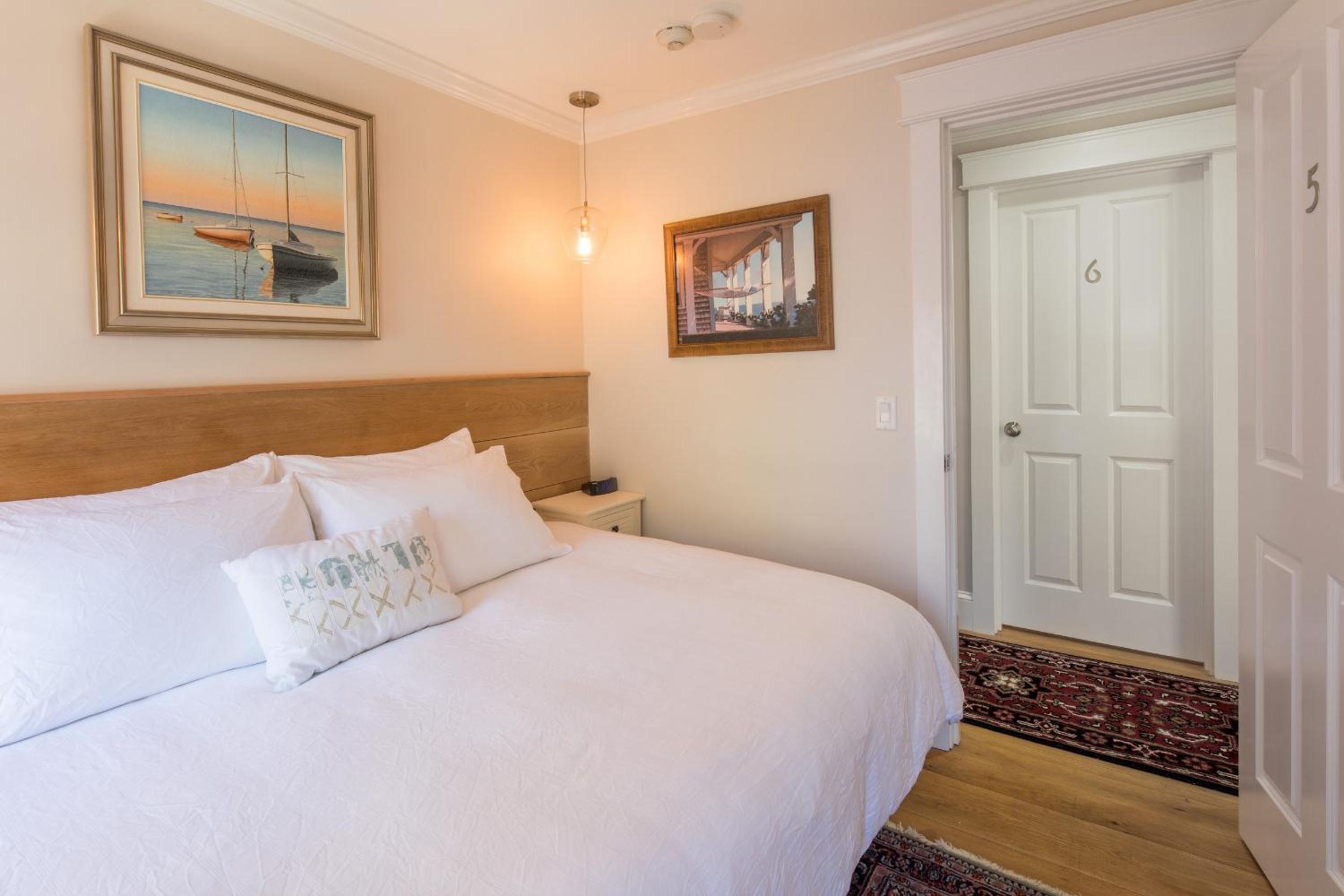 Standard Queen Room photo 1
