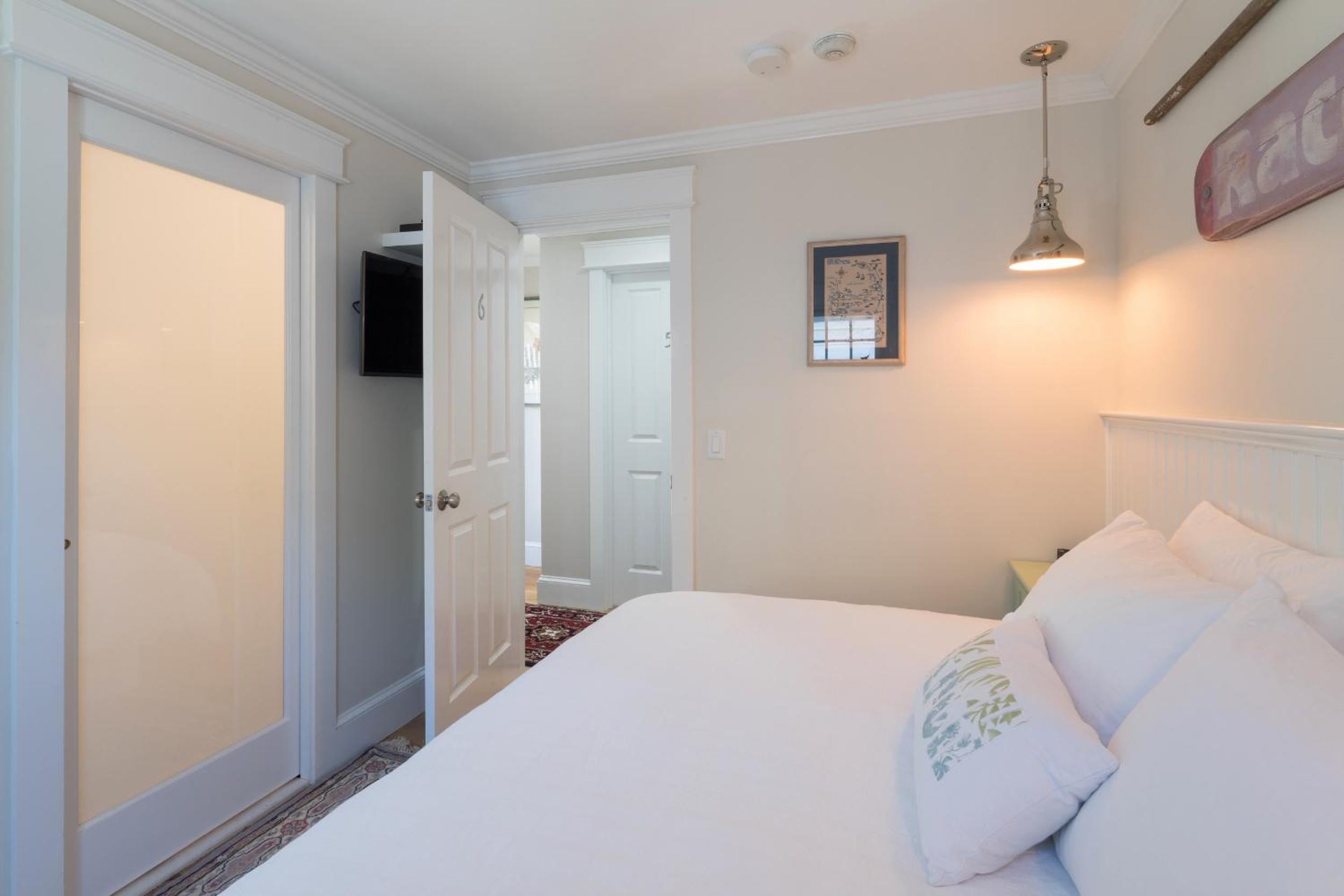 Standard Queen Room photo 1