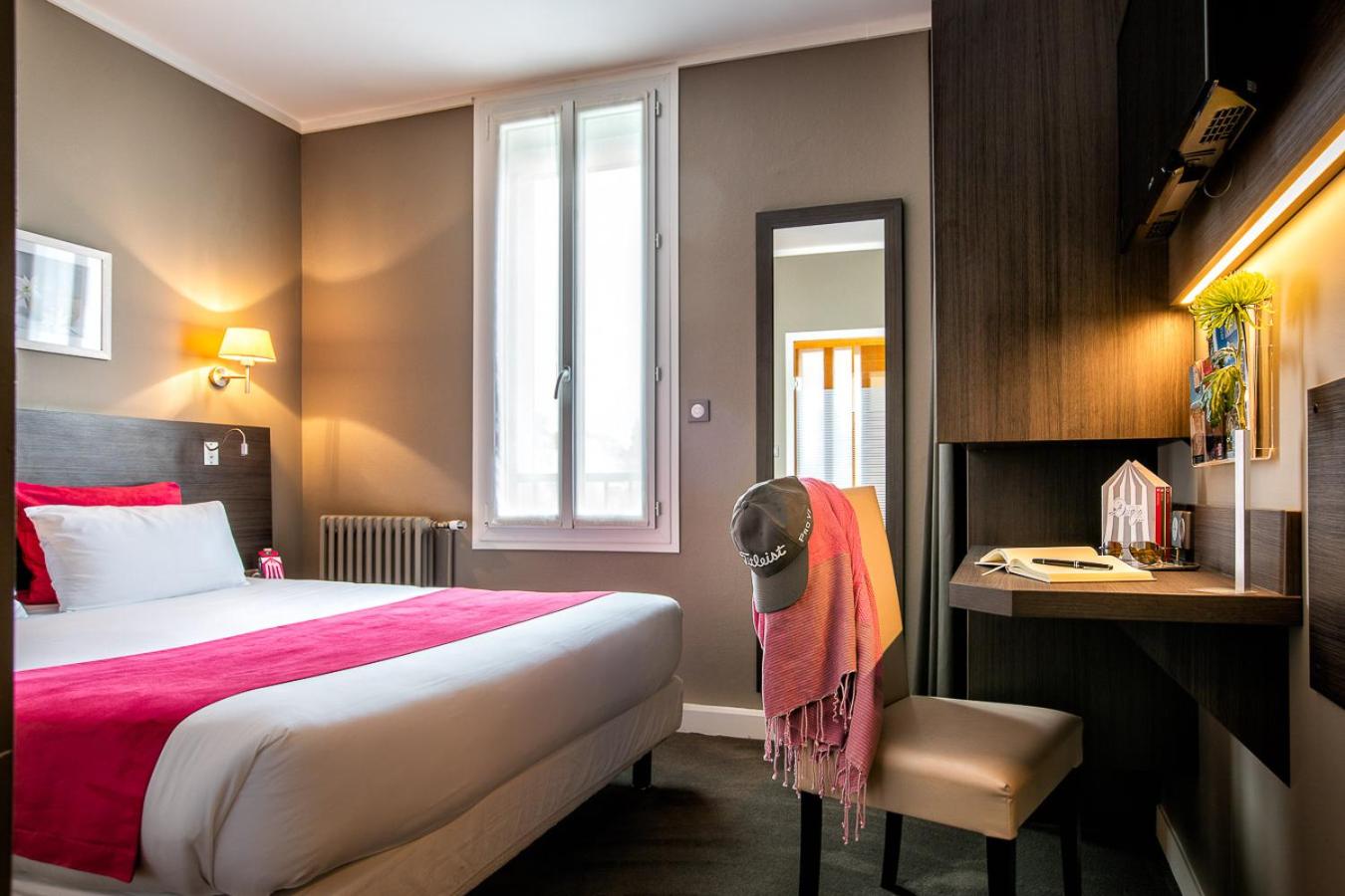 Classic Double Room - Photo 17
