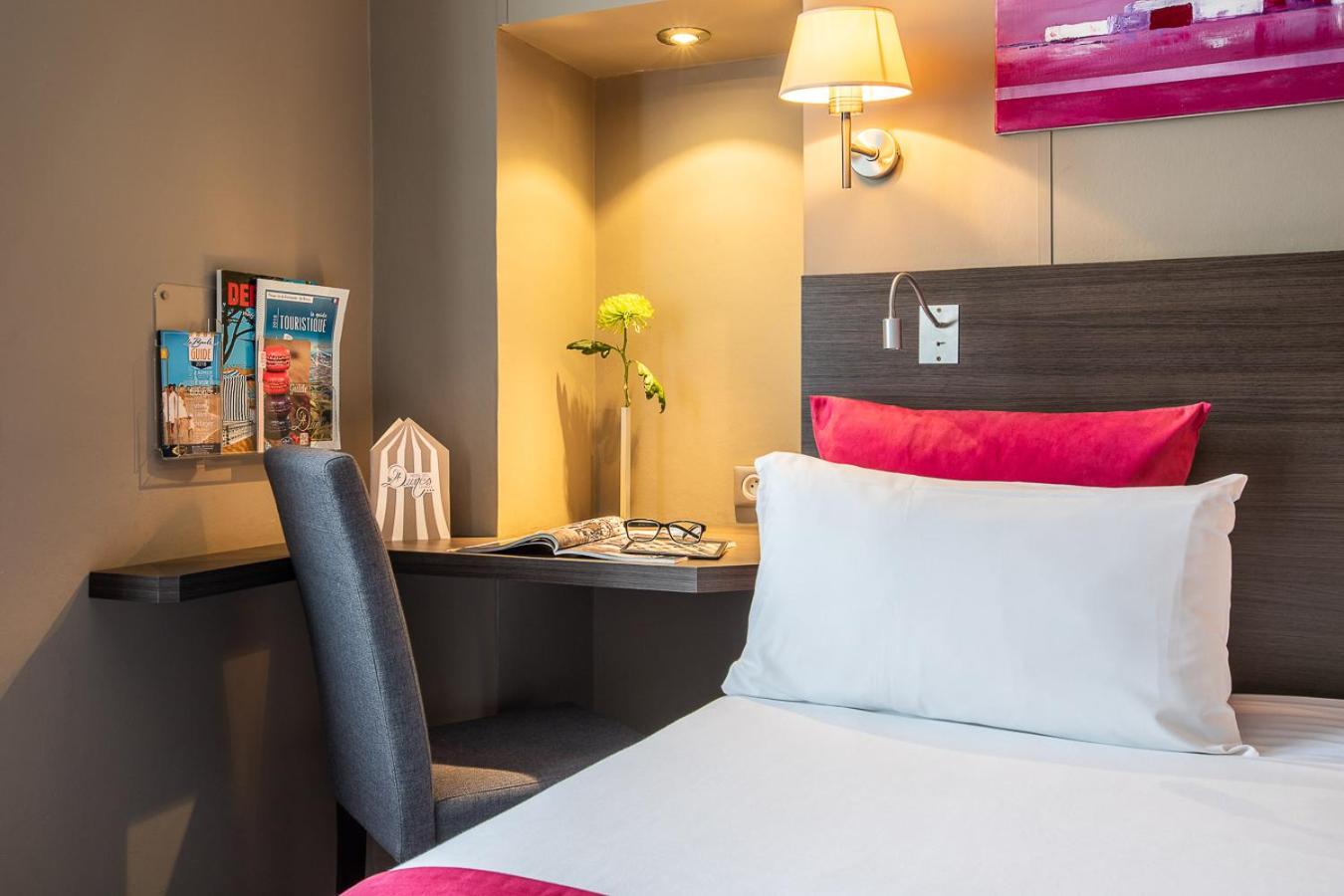 Classic Double Room - Photo 16