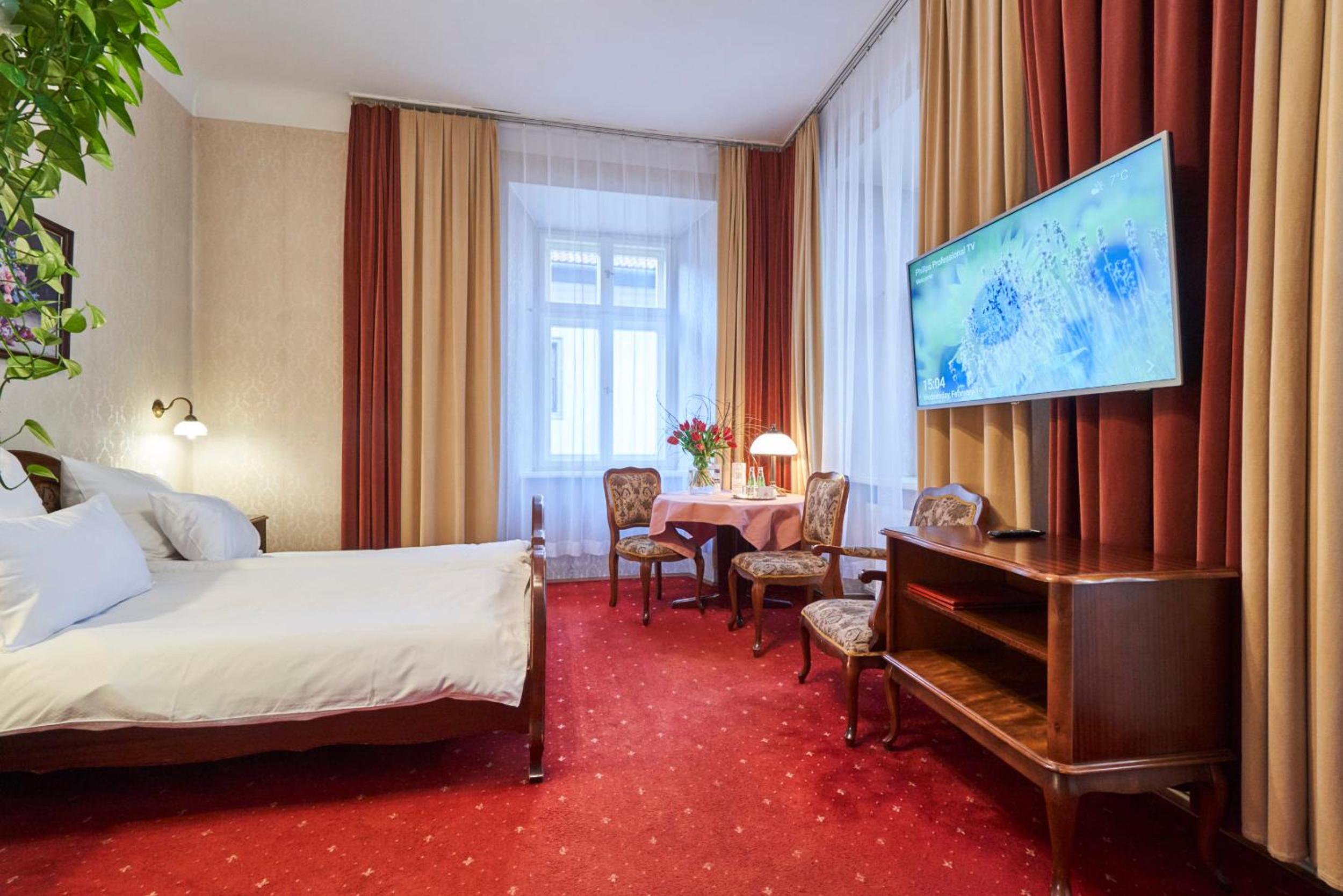 Double Room - Photo 3