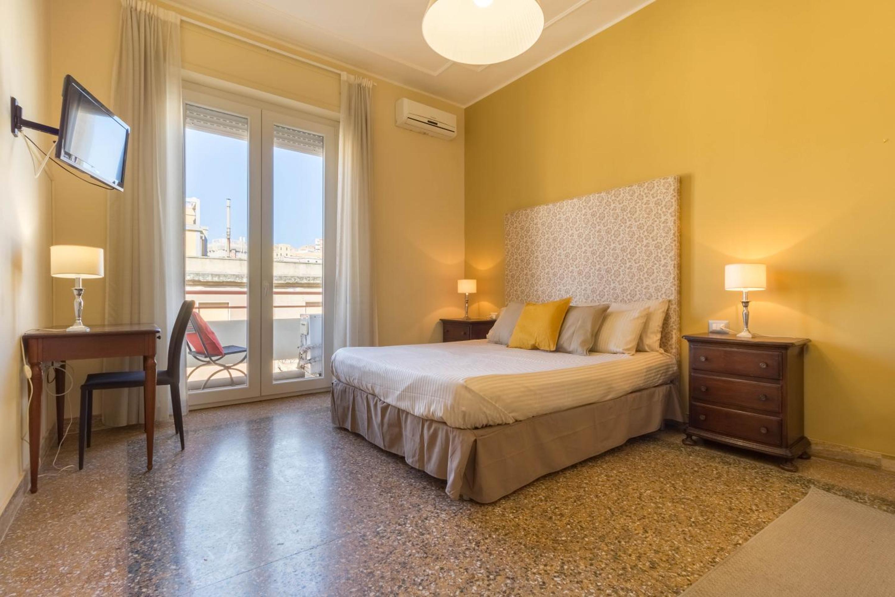 Deluxe Double or Twin Room with Balcony photo 1